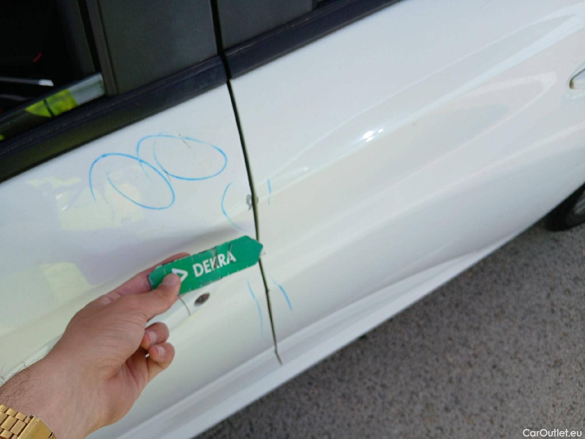  Peugeot  208 PEUGEOT  / 2019 / 5P / berlina con portón BlueHDi 73kW (100CV) Active Pack (AC) #19