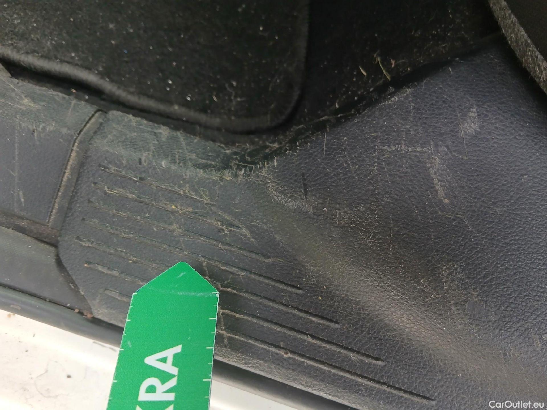  Nissan  Qashqai NISSAN  / 2021 / 5P / todoterreno DIG-T 103kW (140CV) mHEV 4x2 Acenta #64