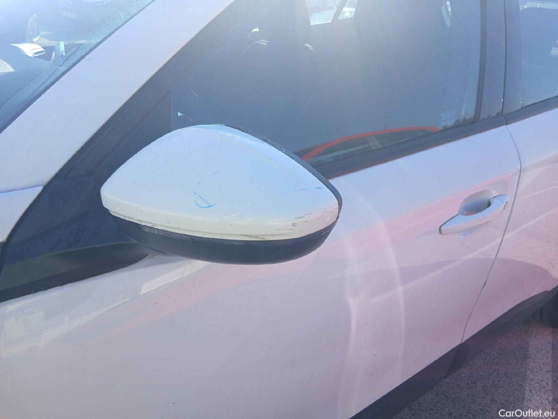  Peugeot  2008 PEUGEOT  / 2019 / 5P / todoterreno Active BlueHDI 81kW (110CV) #19