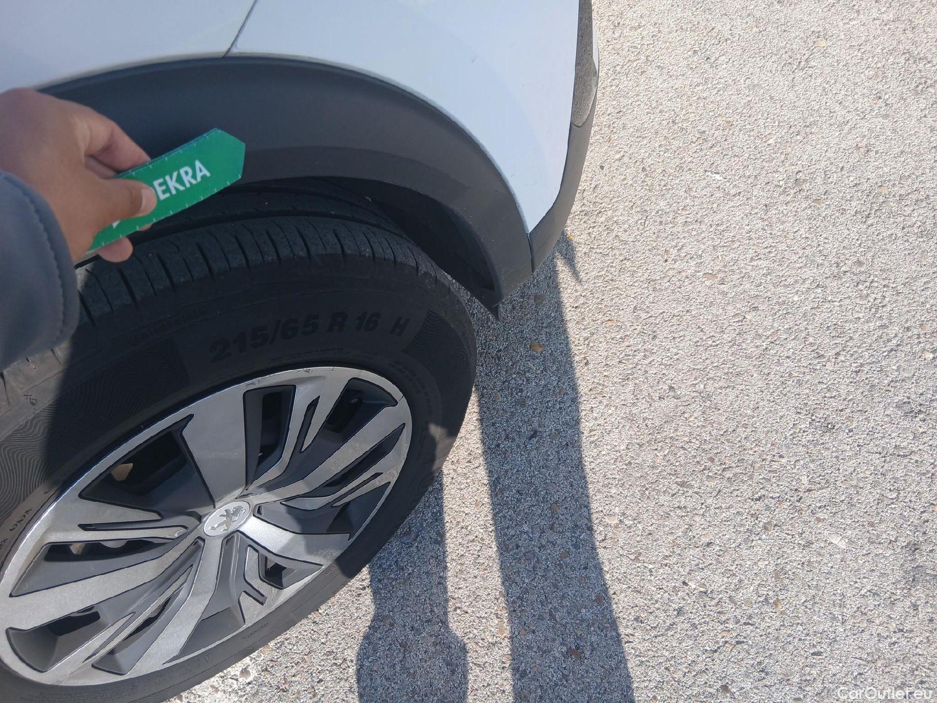  Peugeot  2008 PEUGEOT  / 2019 / 5P / todoterreno Active BlueHDI 81kW (110CV) #47