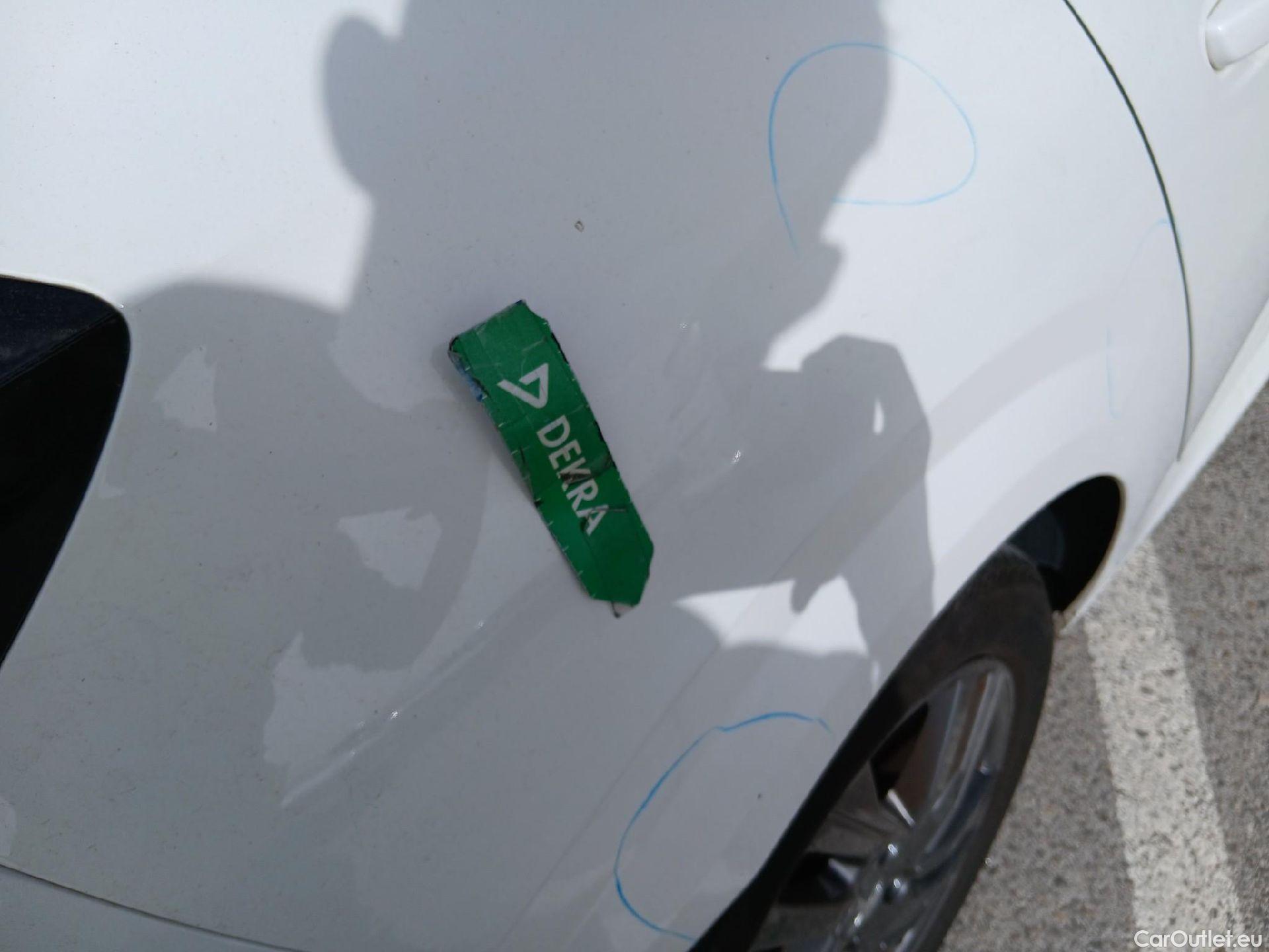  Peugeot  208 PEUGEOT  / 2019 / 5P / berlina con portón BlueHDi 73kW (100CV) Active Pack (AC) #30