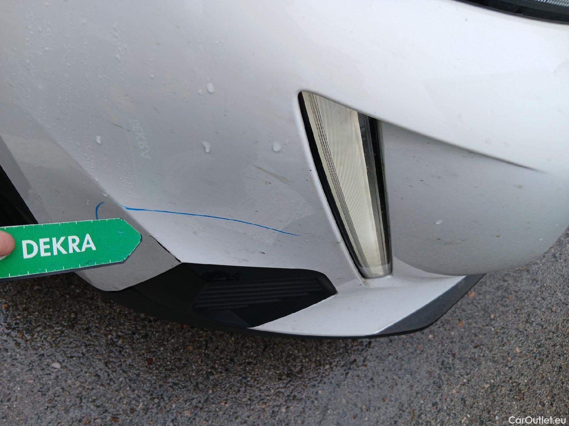  Peugeot  2008 PEUGEOT  / 2019 / 5P / todoterreno Allure BlueHDI 81kW (110CV) #4