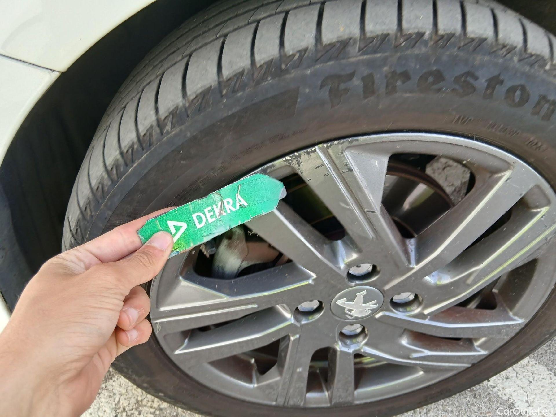  Peugeot  208 PEUGEOT  / 2019 / 5P / berlina con portón BlueHDi 73kW (100CV) Active Pack (AC) #10