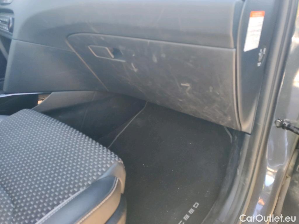  KIA  XCeed KIA SPORTAGE 1.6 GDi PHEV 104kW (141CV) eDrive (AC) #17