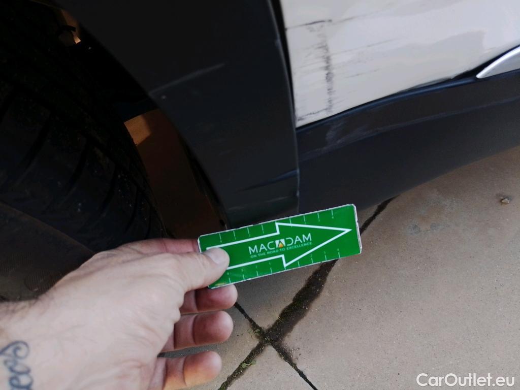  Peugeot  2008 PEUGEOT  / 2019 / 5P / todoterreno Allure BlueHDI 81kW (110CV) #24