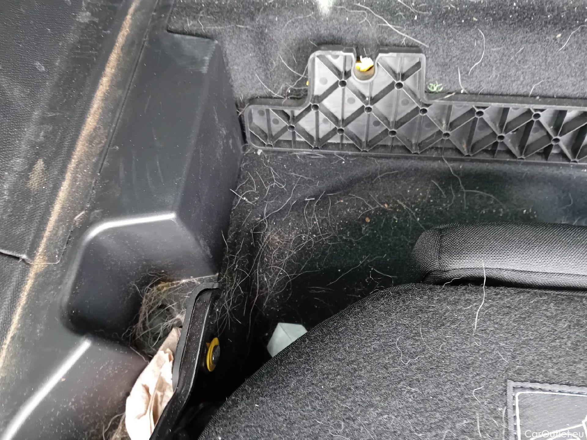  Peugeot  5008 PEUGEOT  / 2020 / 5P / todoterreno 1.2 PureTech 96KW S&S Active Pack EAT8 #3