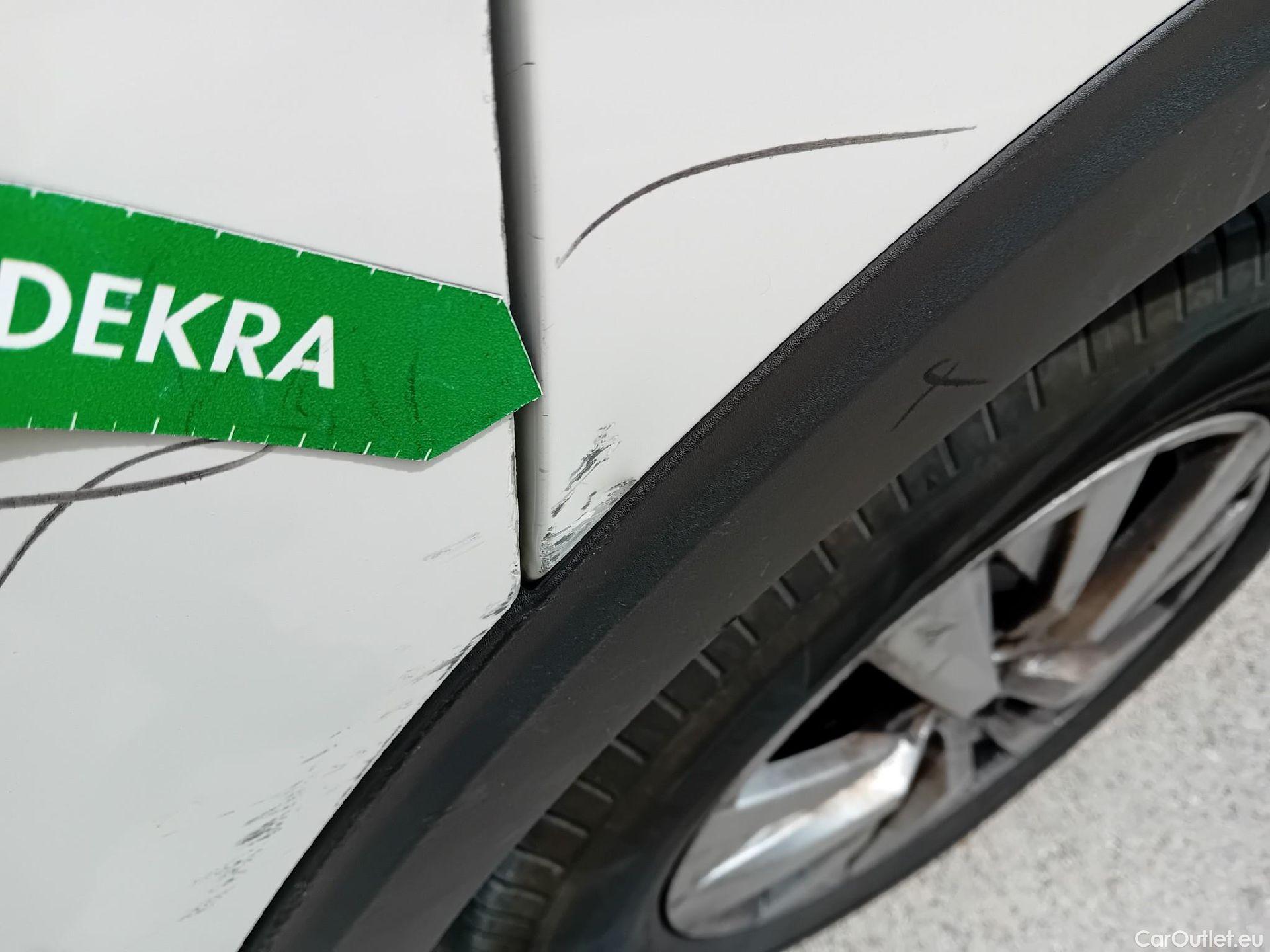  Peugeot  5008 PEUGEOT  / 2020 / 5P / todoterreno 1.2 PureTech 96KW S&S Active Pack EAT8 #32