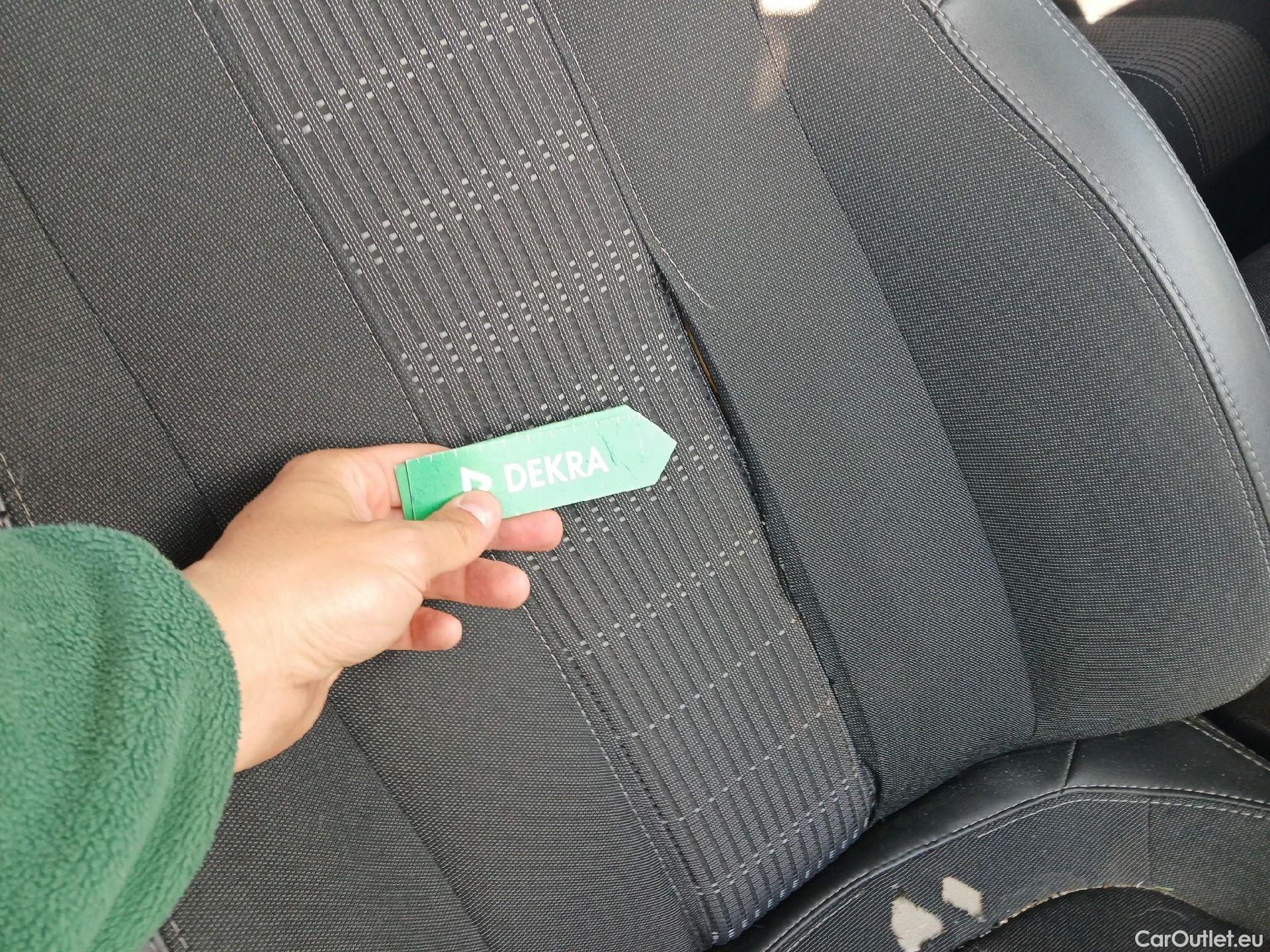  Peugeot  308 PEUGEOT  / 2017 / 5P / berlina con portón 5p Allure PureTech 130 S&S (CX) #9