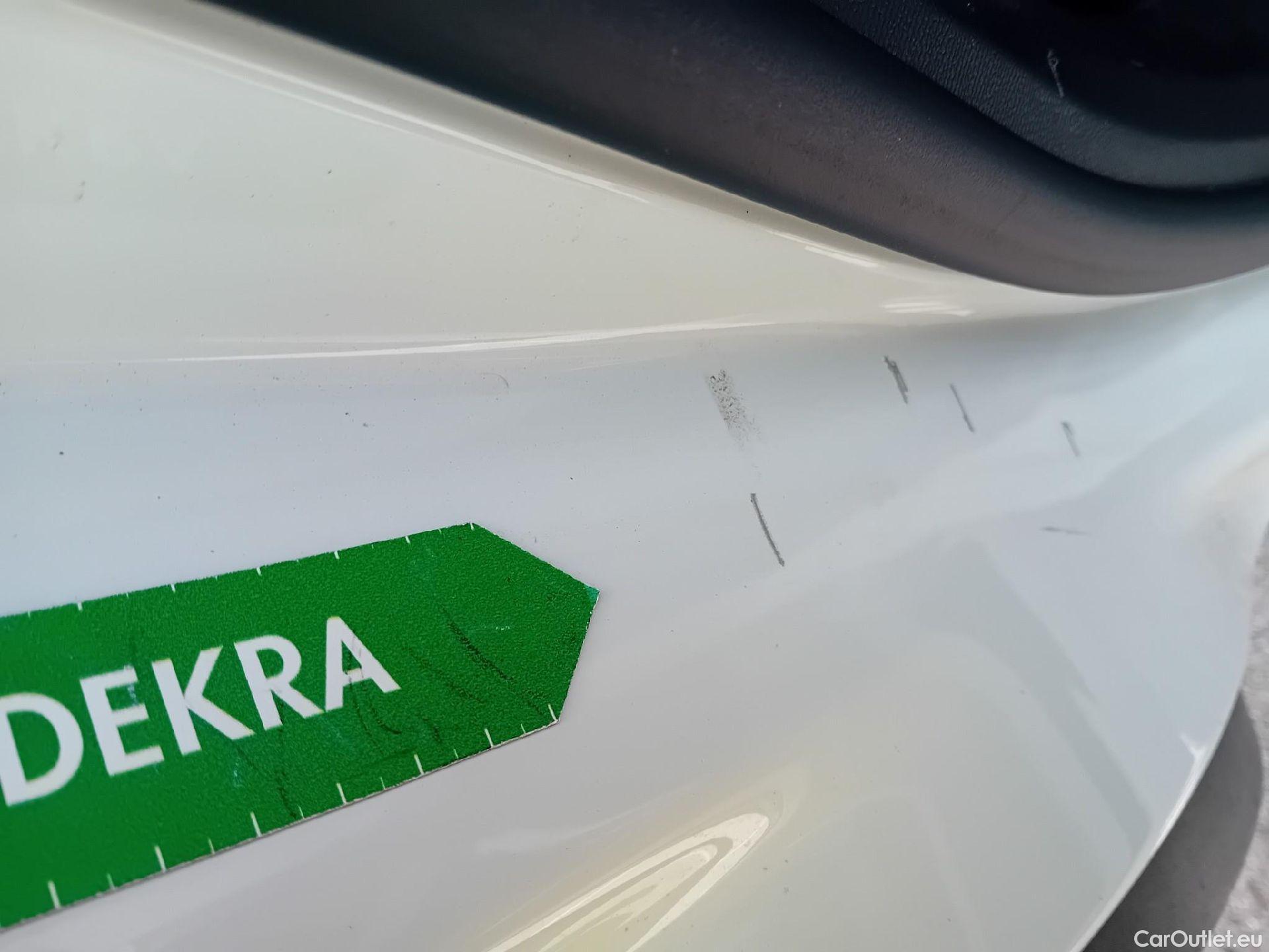  Peugeot  5008 PEUGEOT  / 2020 / 5P / todoterreno 1.2 PureTech 96KW S&S Active Pack EAT8 #10