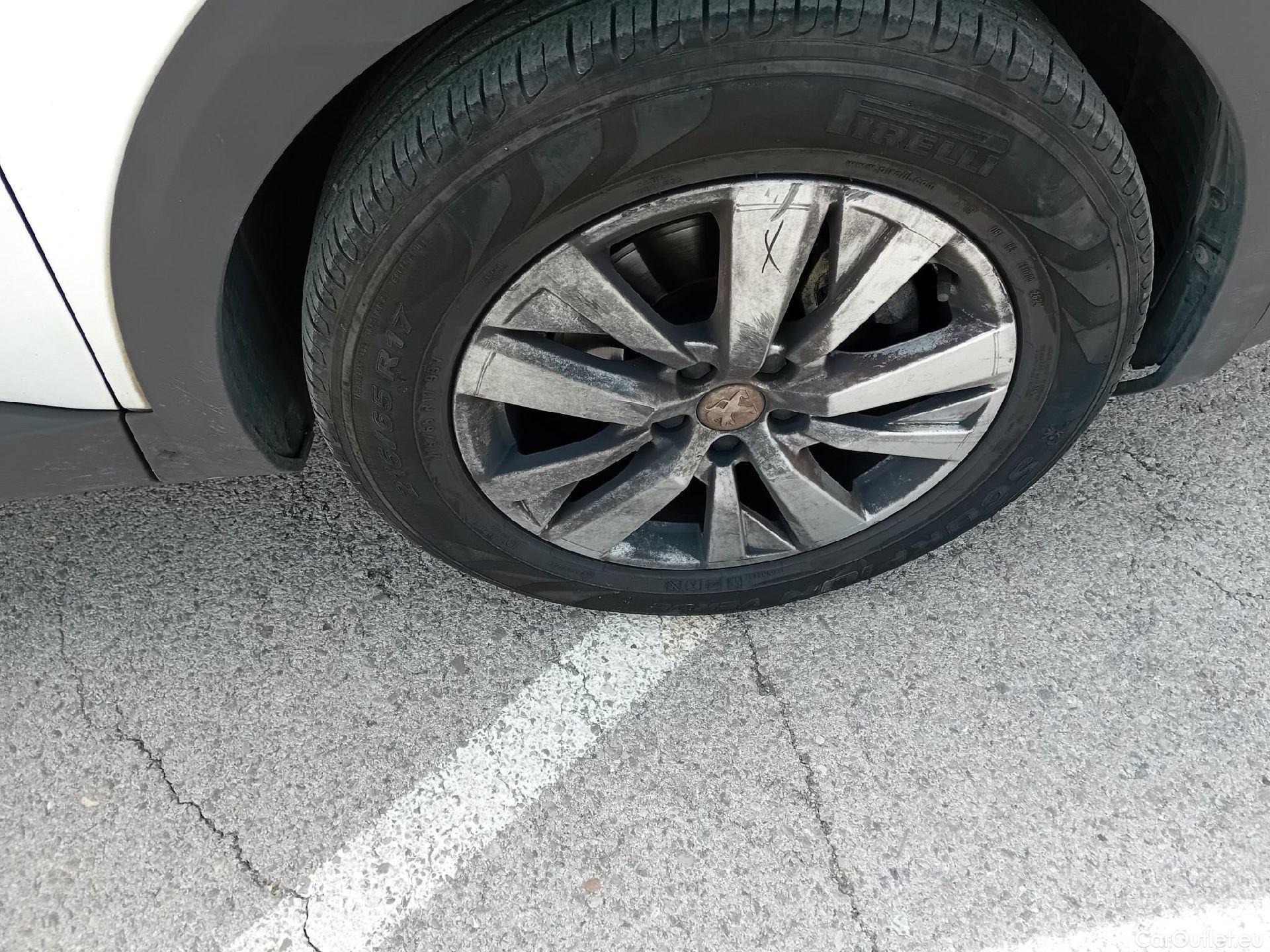  Peugeot  5008 PEUGEOT  / 2020 / 5P / todoterreno 1.2 PureTech 96KW S&S Active Pack EAT8 #34