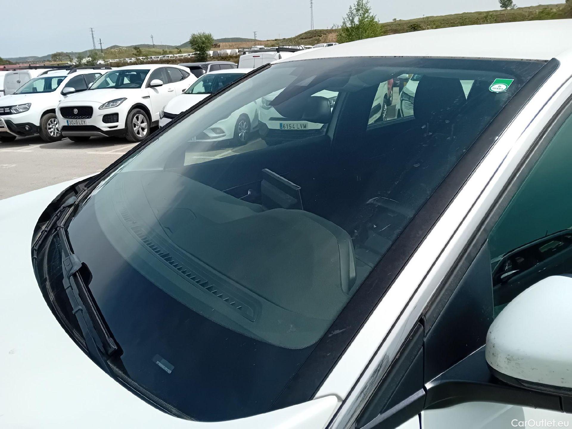  Peugeot  5008 PEUGEOT  / 2020 / 5P / todoterreno 1.2 PureTech 96KW S&S Active Pack EAT8 #54