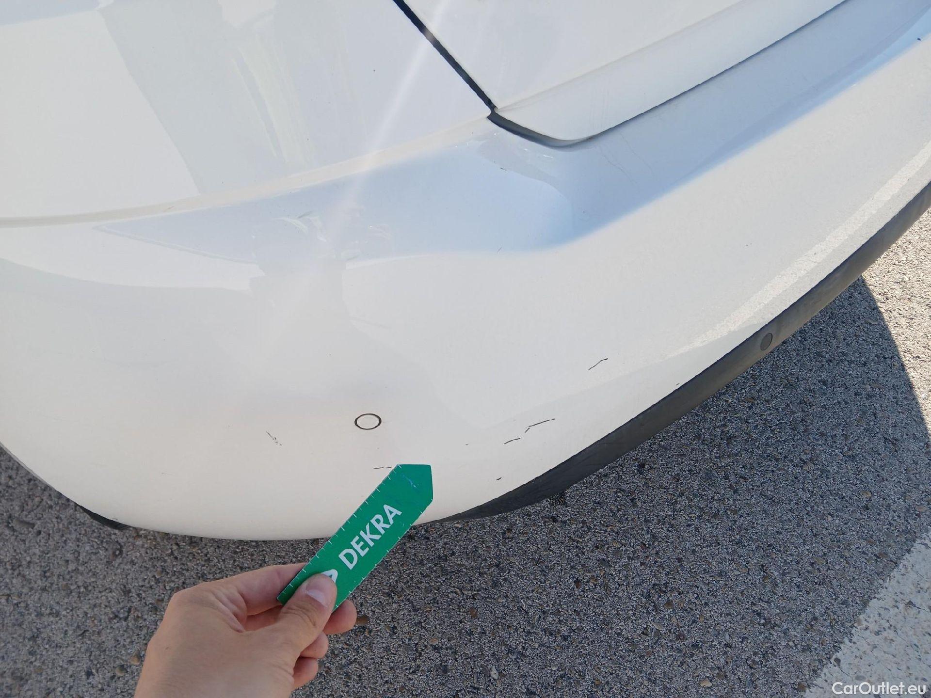  Peugeot  308 PEUGEOT  / 2017 / 5P / berlina con portón 5p Allure PureTech 130 S&S (CX) #28