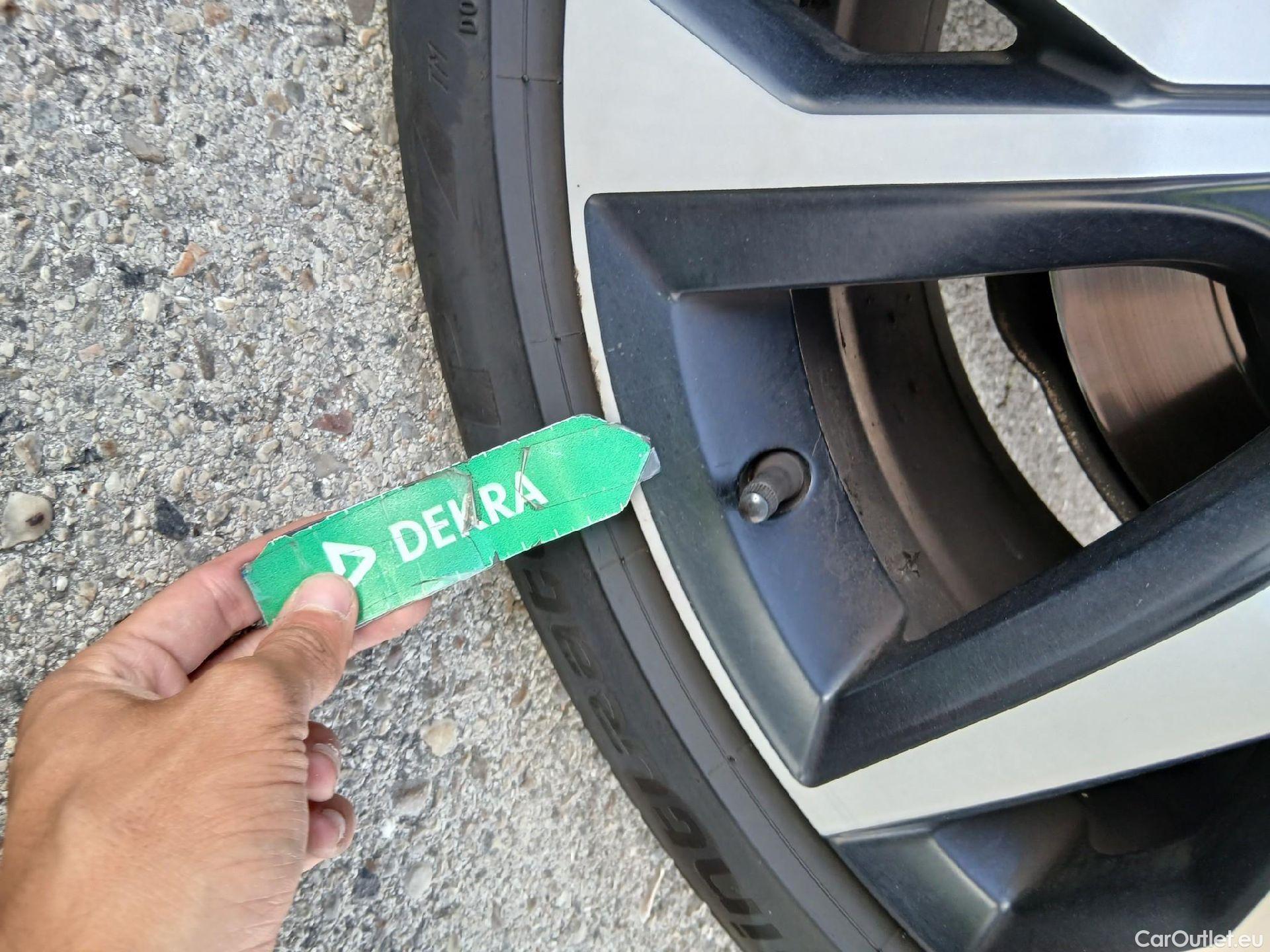  Volvo  V60 VOLVO  / 2018 / 5P / familiar 2.0 D4 R-Design Auto #28