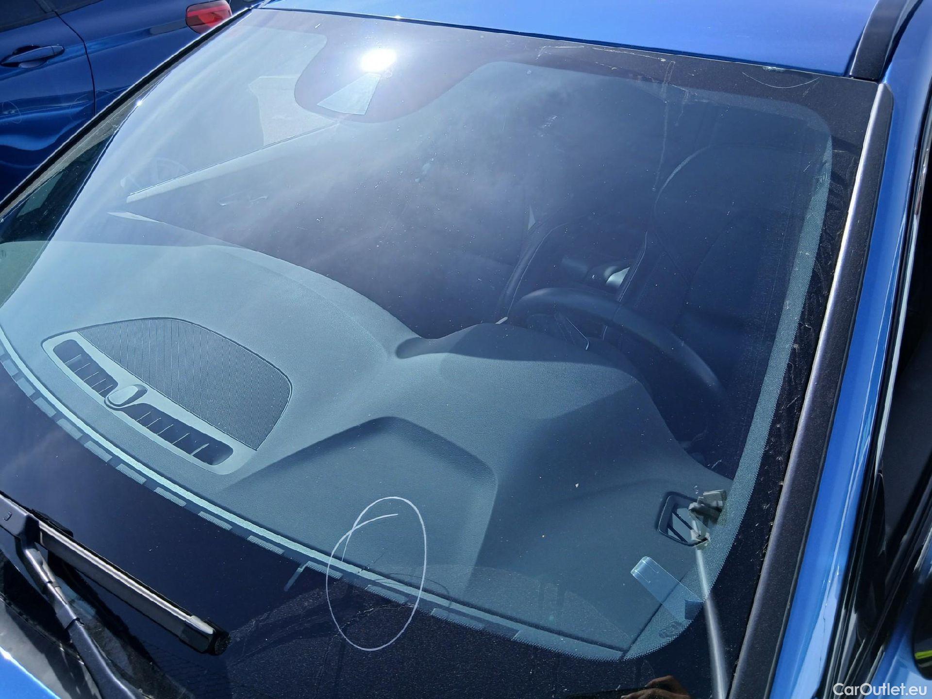  Volvo  V60 VOLVO  / 2018 / 5P / familiar 2.0 D4 R-Design Auto #2