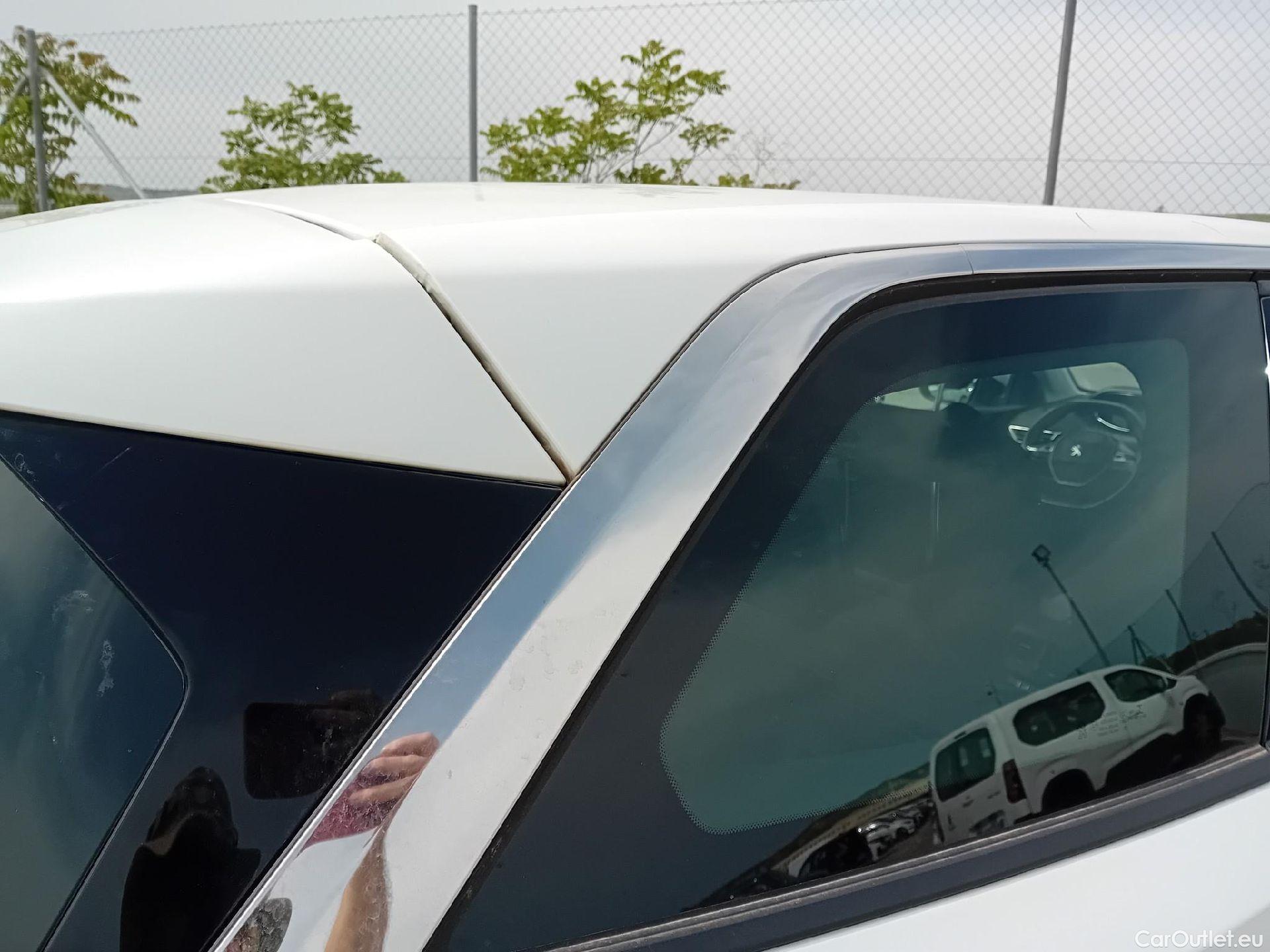  Peugeot  5008 PEUGEOT  / 2020 / 5P / todoterreno 1.2 PureTech 96KW S&S Active Pack EAT8 #60