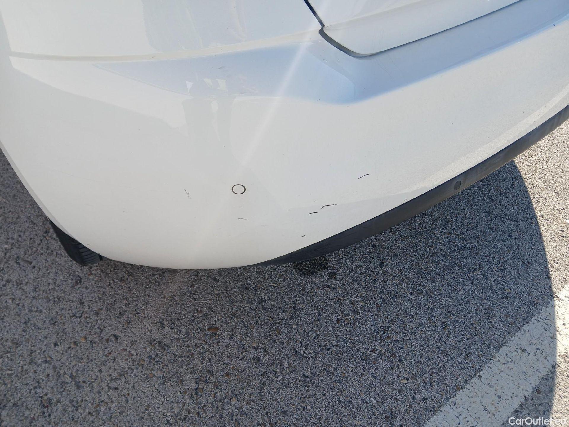  Peugeot  308 PEUGEOT  / 2017 / 5P / berlina con portón 5p Allure PureTech 130 S&S (CX) #29