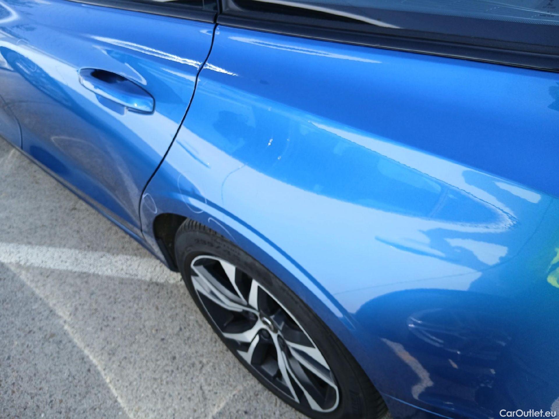  Volvo  V60 VOLVO  / 2018 / 5P / familiar 2.0 D4 R-Design Auto #30