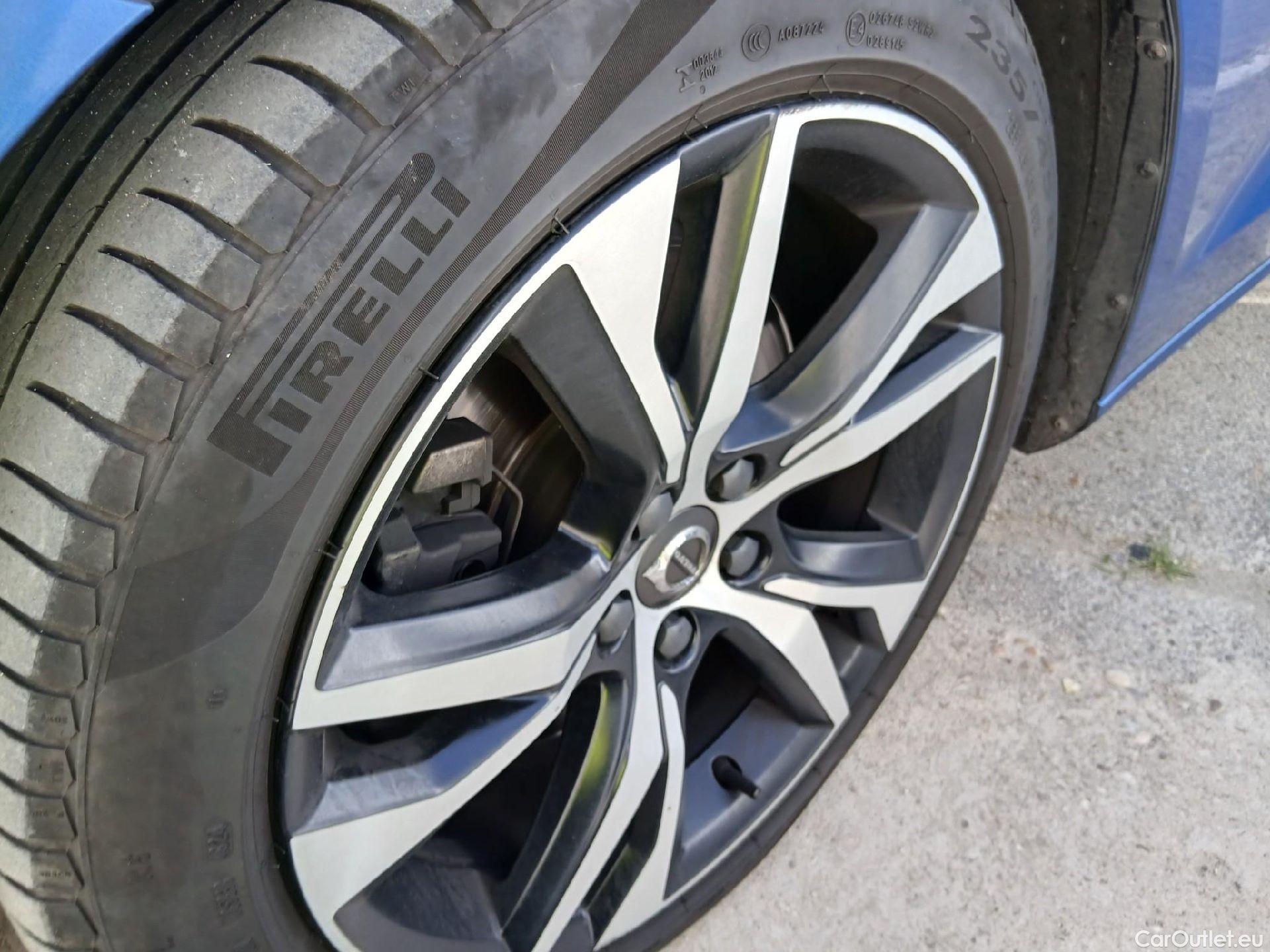  Volvo  V60 VOLVO  / 2018 / 5P / familiar 2.0 D4 R-Design Auto #12