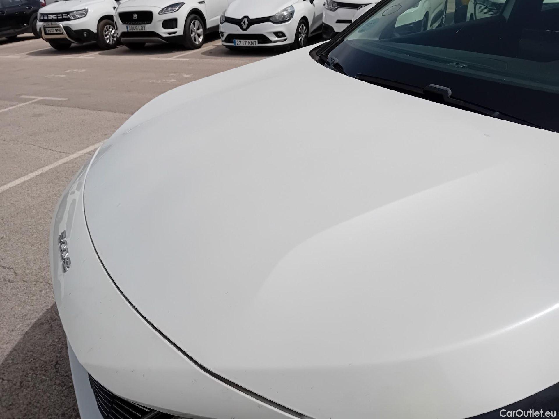  Peugeot  5008 PEUGEOT  / 2020 / 5P / todoterreno 1.2 PureTech 96KW S&S Active Pack EAT8 #58