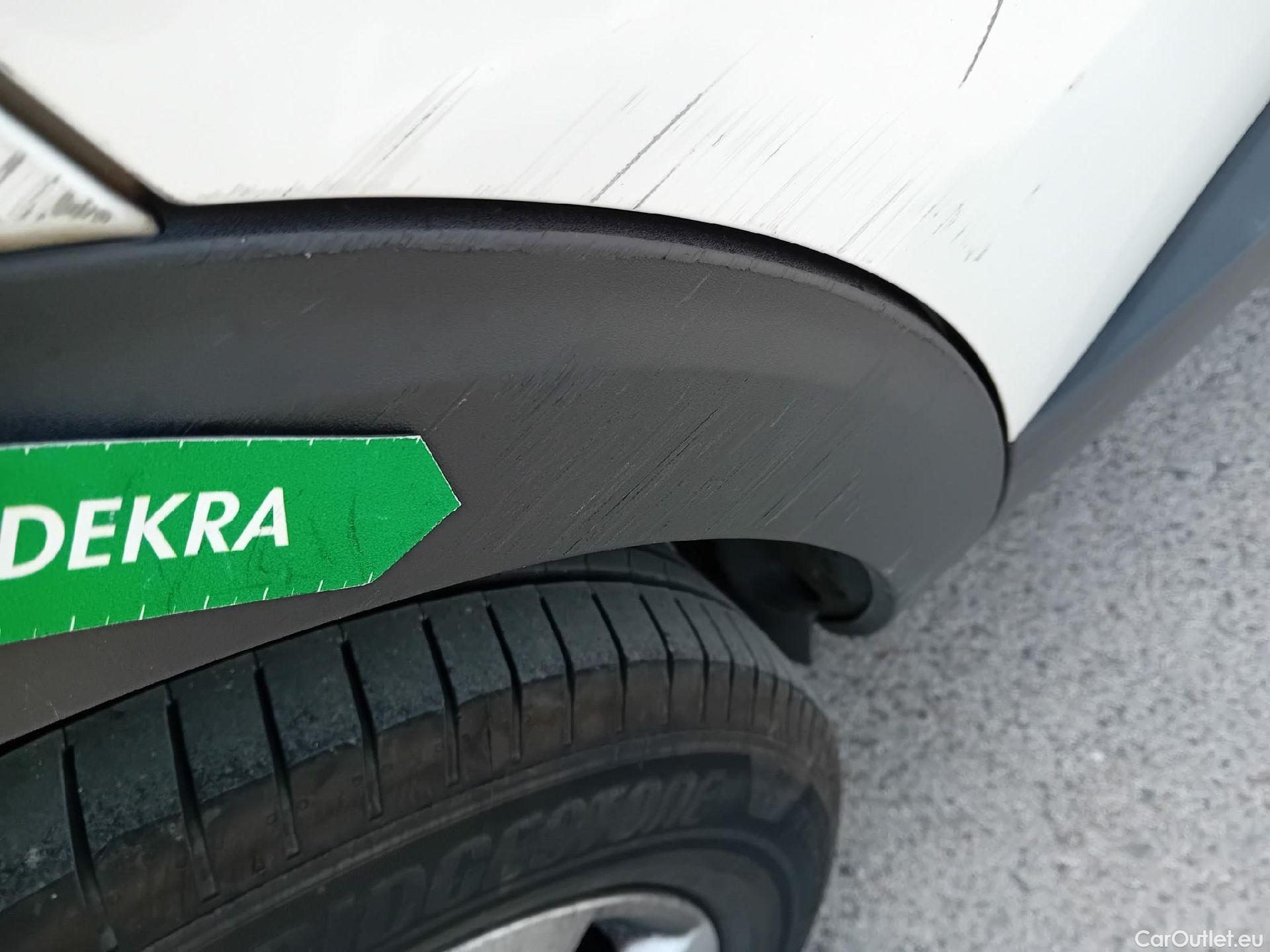  Peugeot  5008 PEUGEOT  / 2020 / 5P / todoterreno 1.2 PureTech 96KW S&S Active Pack EAT8 #48