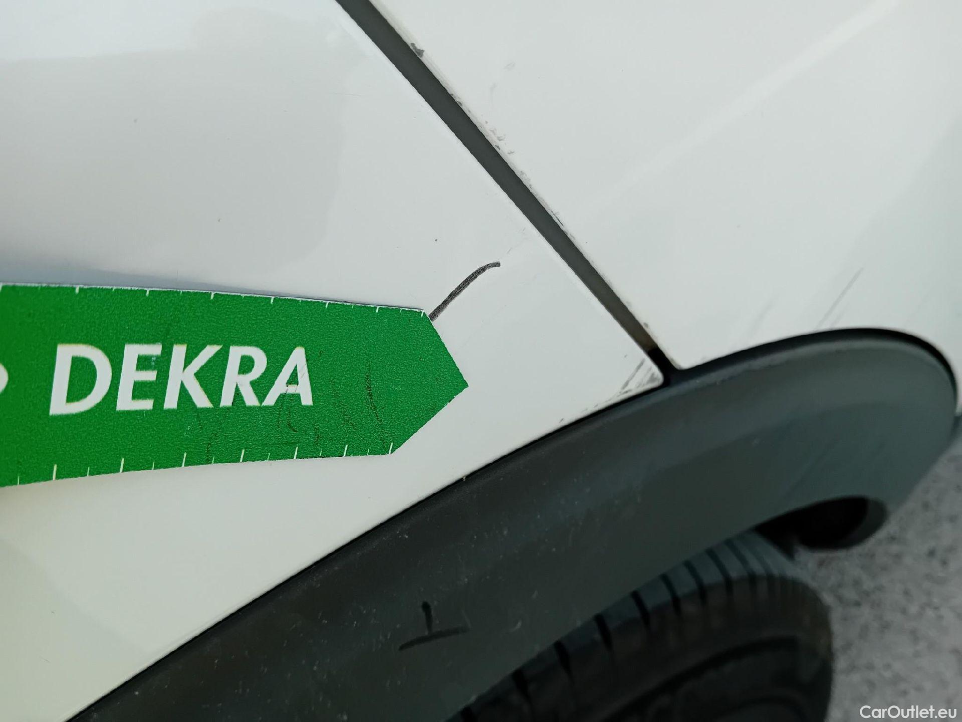  Peugeot  5008 PEUGEOT  / 2020 / 5P / todoterreno 1.2 PureTech 96KW S&S Active Pack EAT8 #45