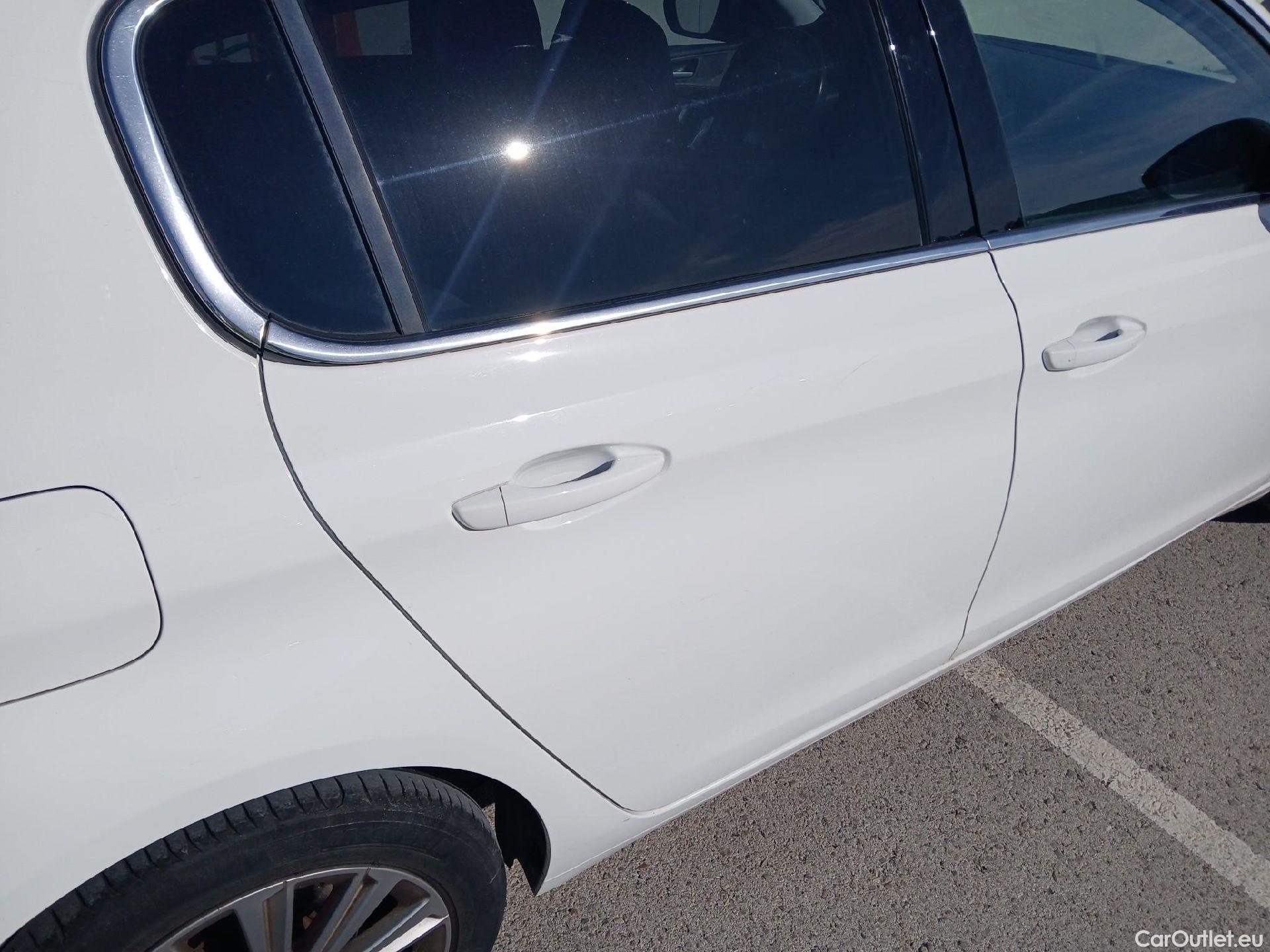  Peugeot  308 PEUGEOT  / 2017 / 5P / berlina con portón 5p Allure PureTech 130 S&S (CX) #33