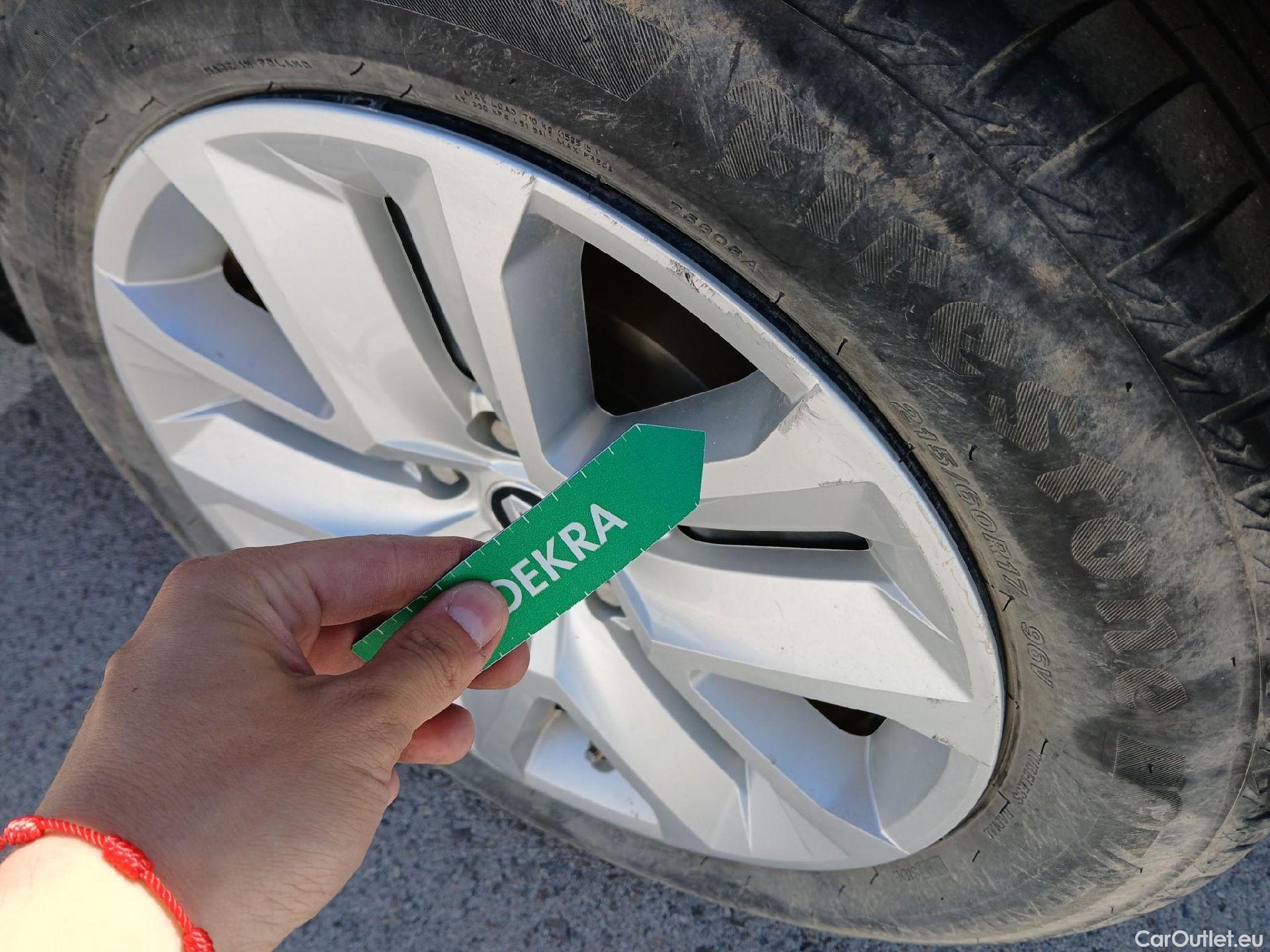  Renault  Captur RENAULT  / 2020 / 5P / todoterreno Intens TCe 90 #27