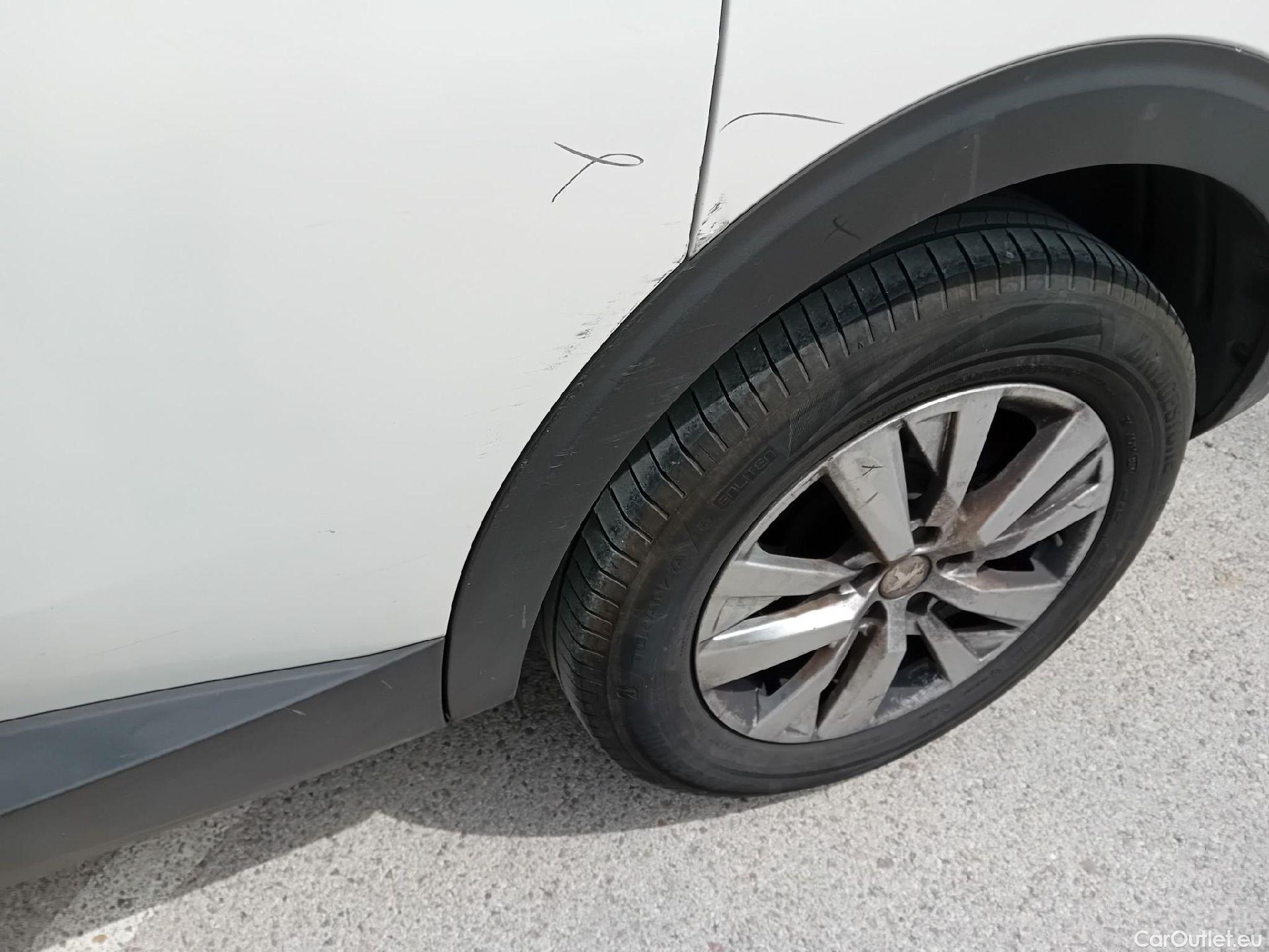  Peugeot  5008 PEUGEOT  / 2020 / 5P / todoterreno 1.2 PureTech 96KW S&S Active Pack EAT8 #36