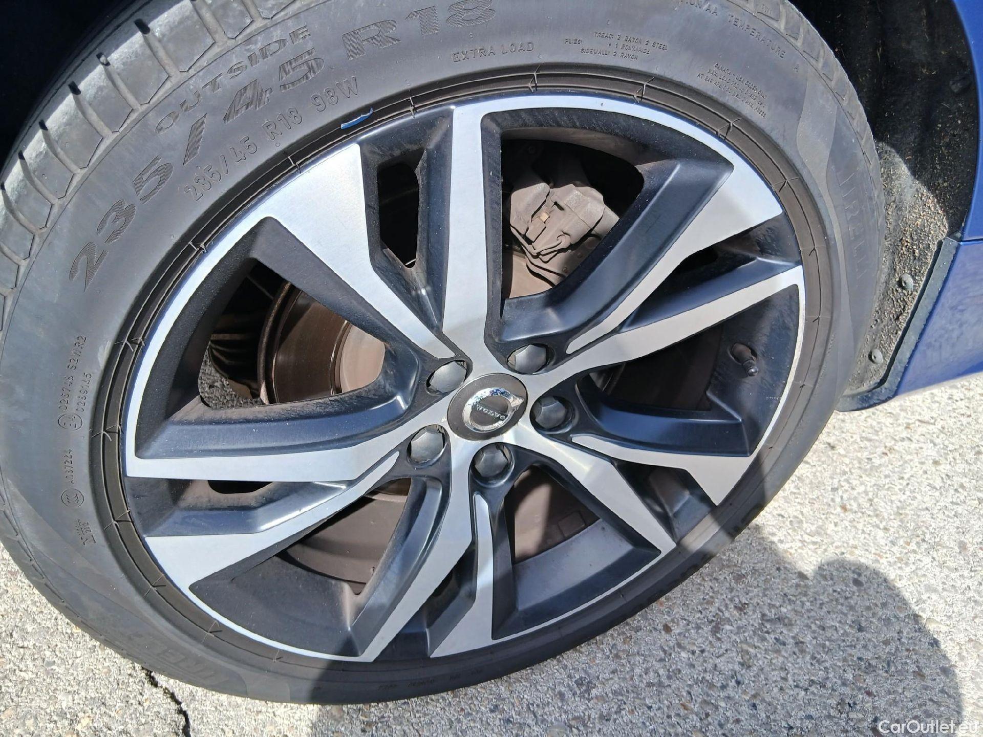  Volvo  V60 VOLVO  / 2018 / 5P / familiar 2.0 D4 R-Design Auto #42