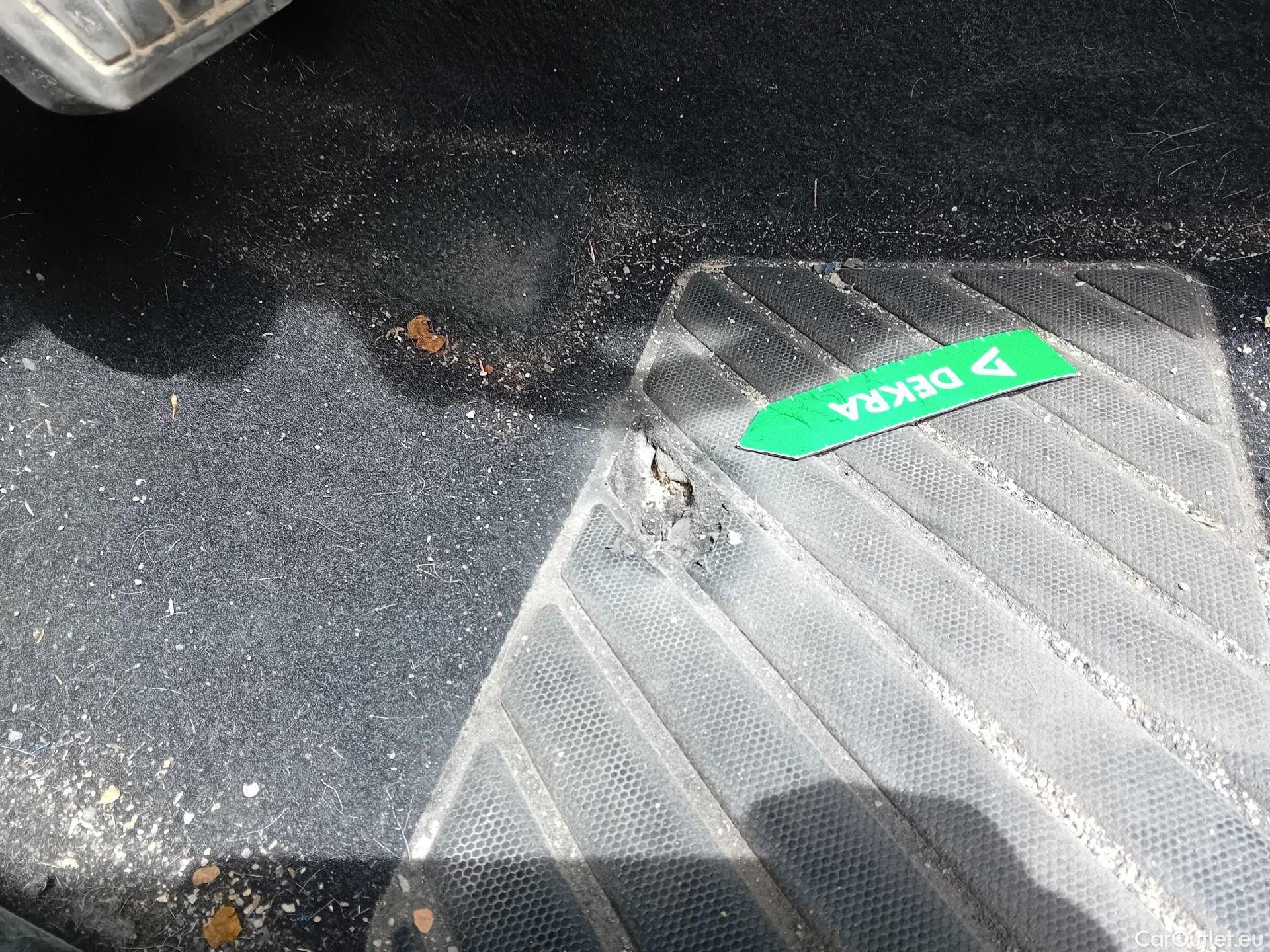  Peugeot  5008 PEUGEOT  / 2020 / 5P / todoterreno 1.2 PureTech 96KW S&S Active Pack EAT8 #7