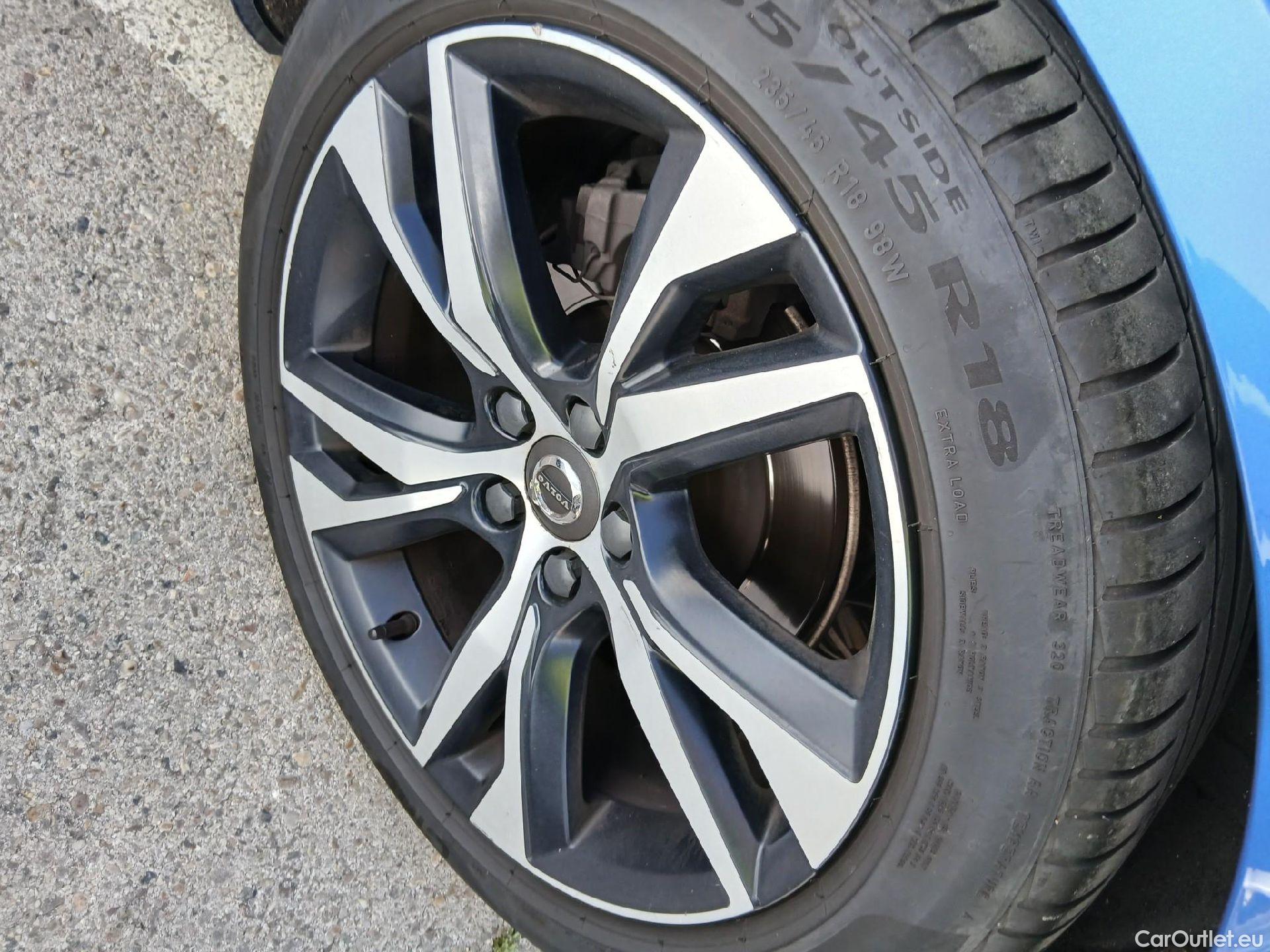  Volvo  V60 VOLVO  / 2018 / 5P / familiar 2.0 D4 R-Design Auto #27