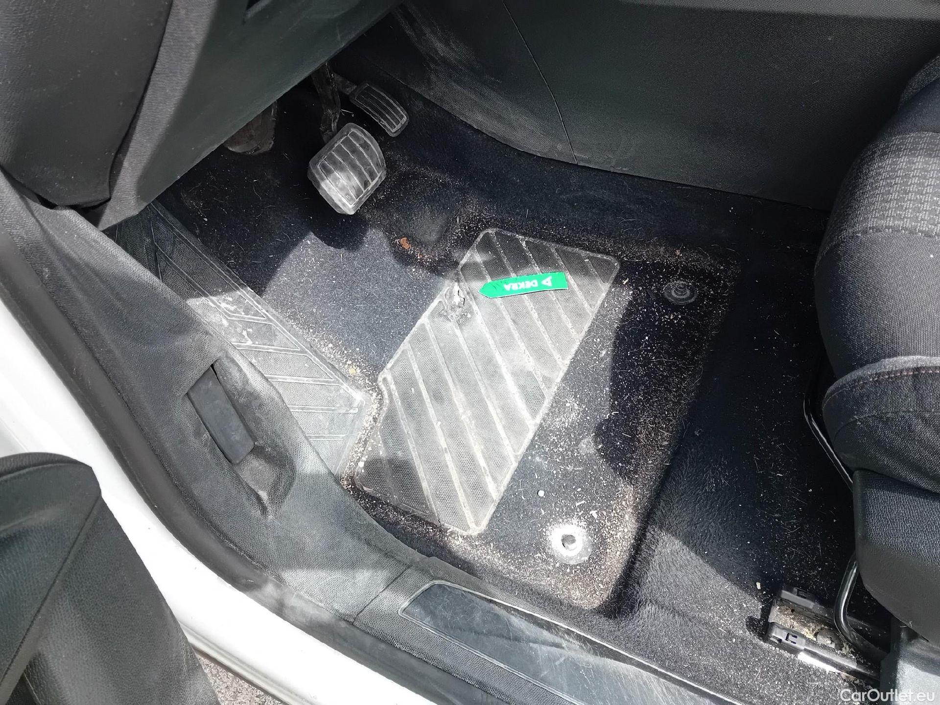  Peugeot  5008 PEUGEOT  / 2020 / 5P / todoterreno 1.2 PureTech 96KW S&S Active Pack EAT8 #6