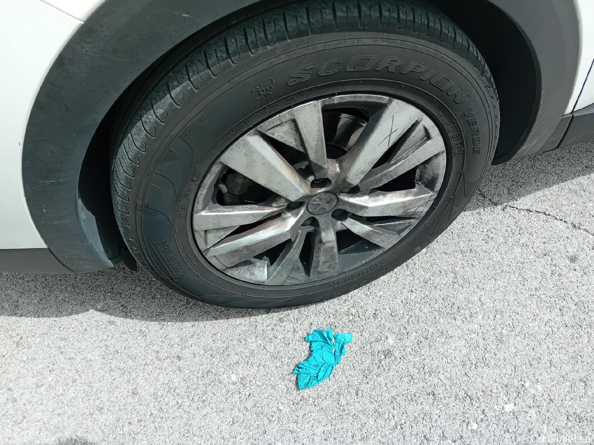  Peugeot  5008 PEUGEOT  / 2020 / 5P / todoterreno 1.2 PureTech 96KW S&S Active Pack EAT8 #19