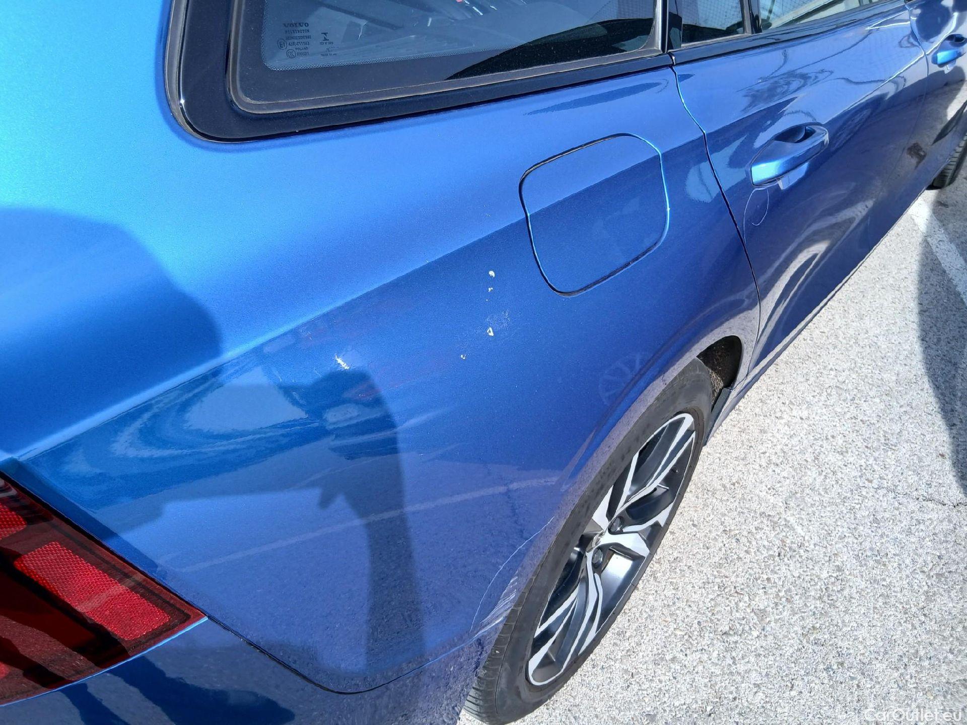  Volvo  V60 VOLVO  / 2018 / 5P / familiar 2.0 D4 R-Design Auto #40