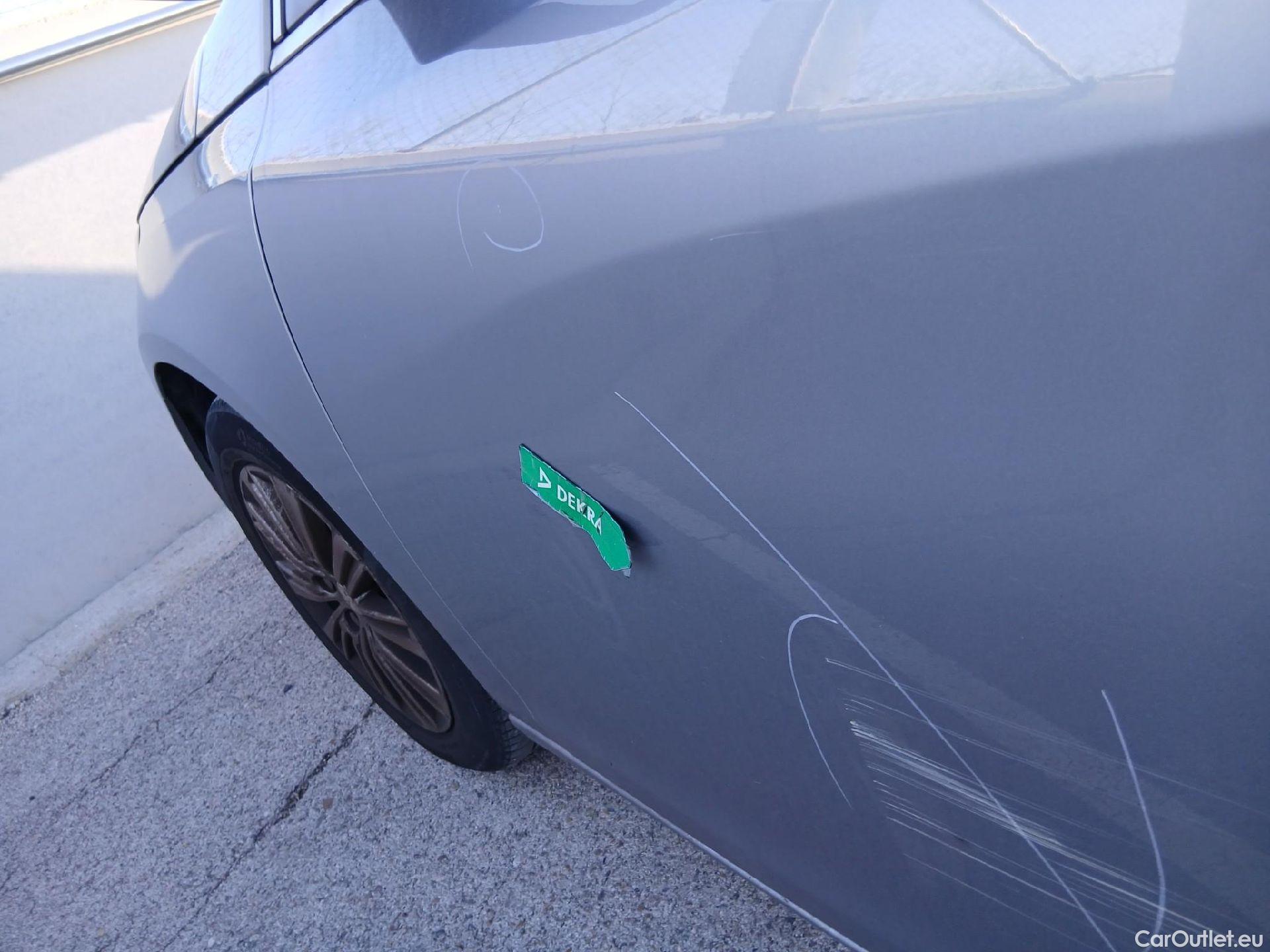  Peugeot  308 PEUGEOT  / 2017 / 5P / familiar SW Allure Pack PureTech 130 S&S #18