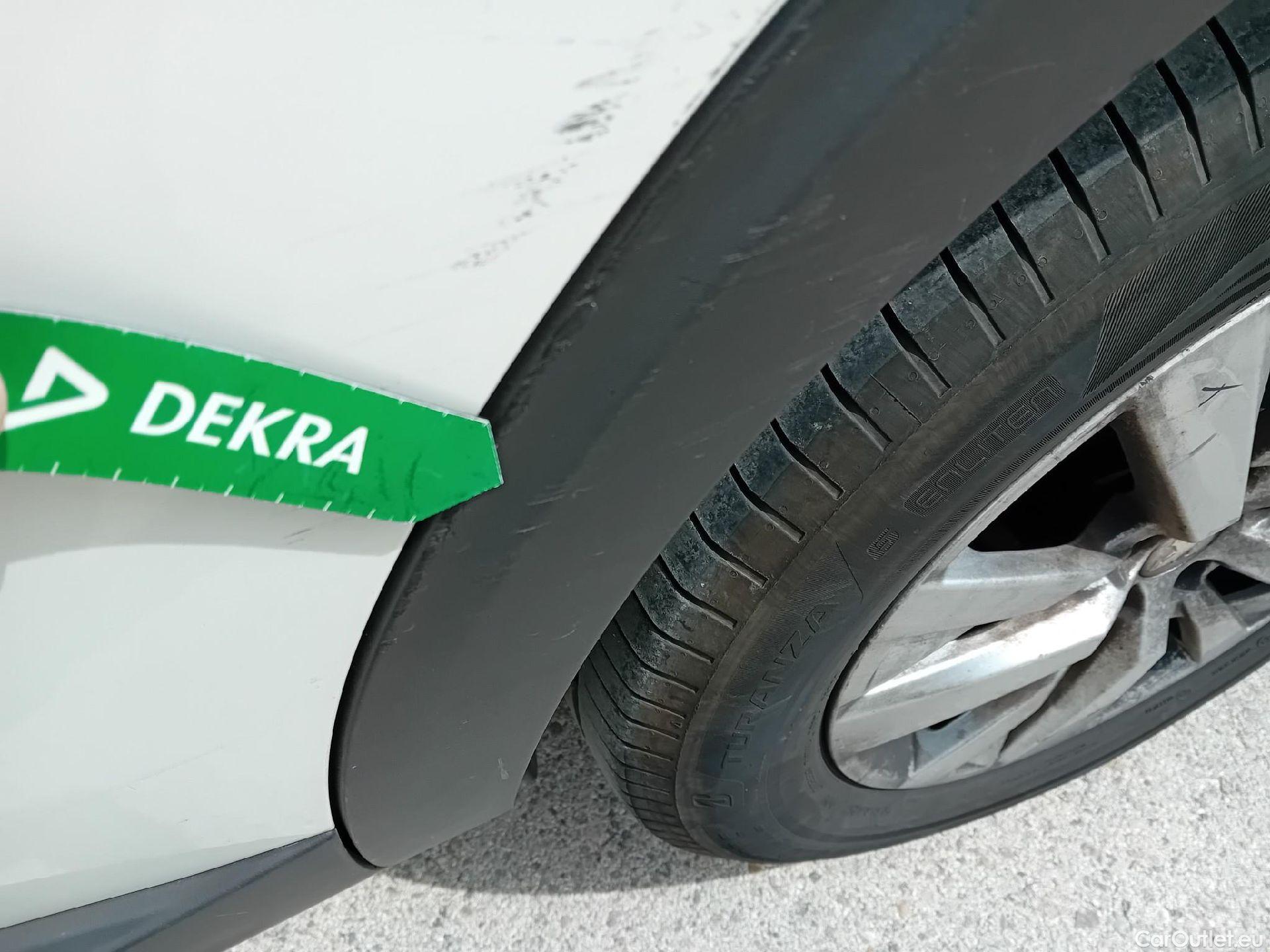  Peugeot  5008 PEUGEOT  / 2020 / 5P / todoterreno 1.2 PureTech 96KW S&S Active Pack EAT8 #35