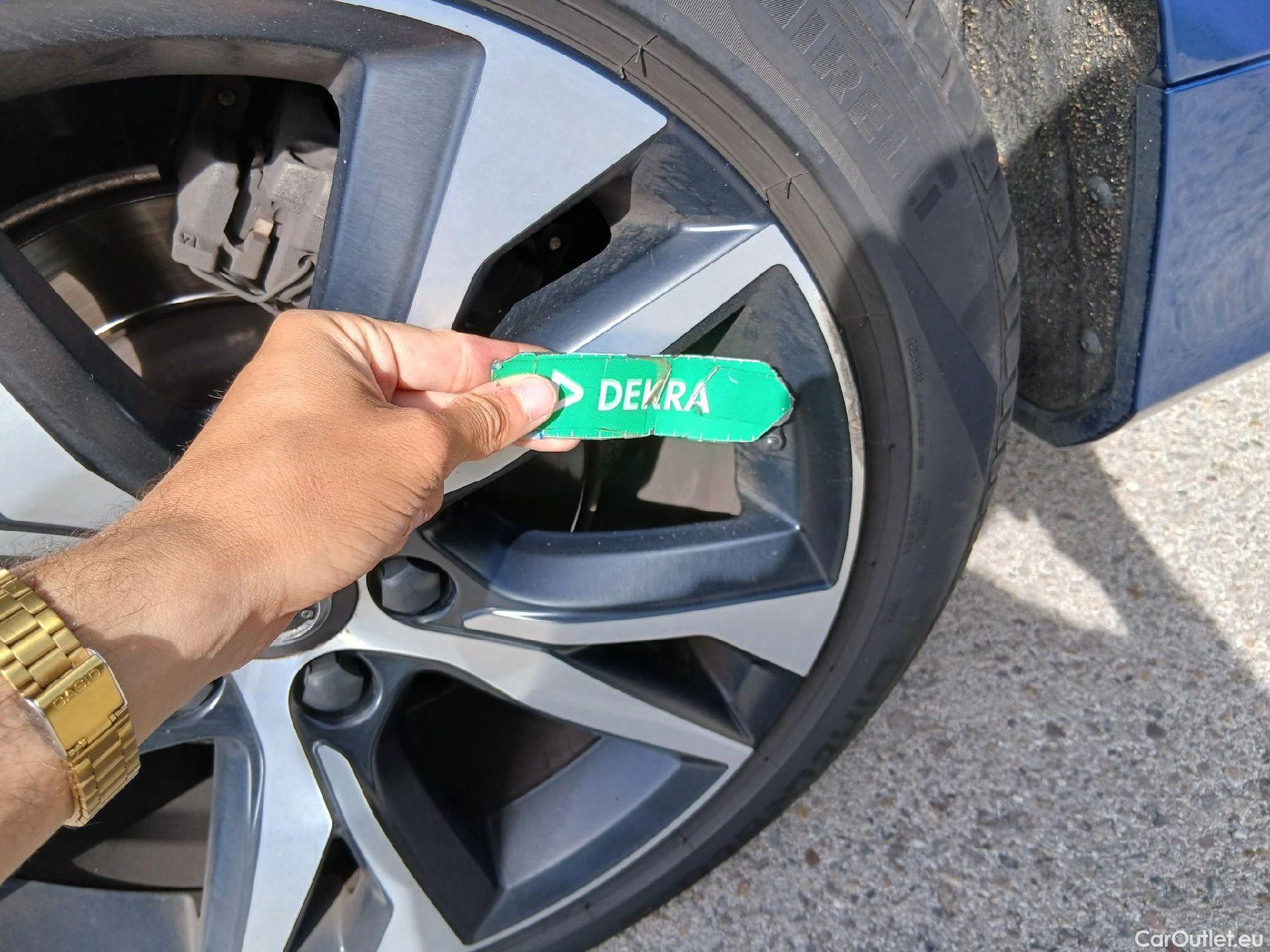  Volvo  V60 VOLVO  / 2018 / 5P / familiar 2.0 D4 R-Design Auto #41