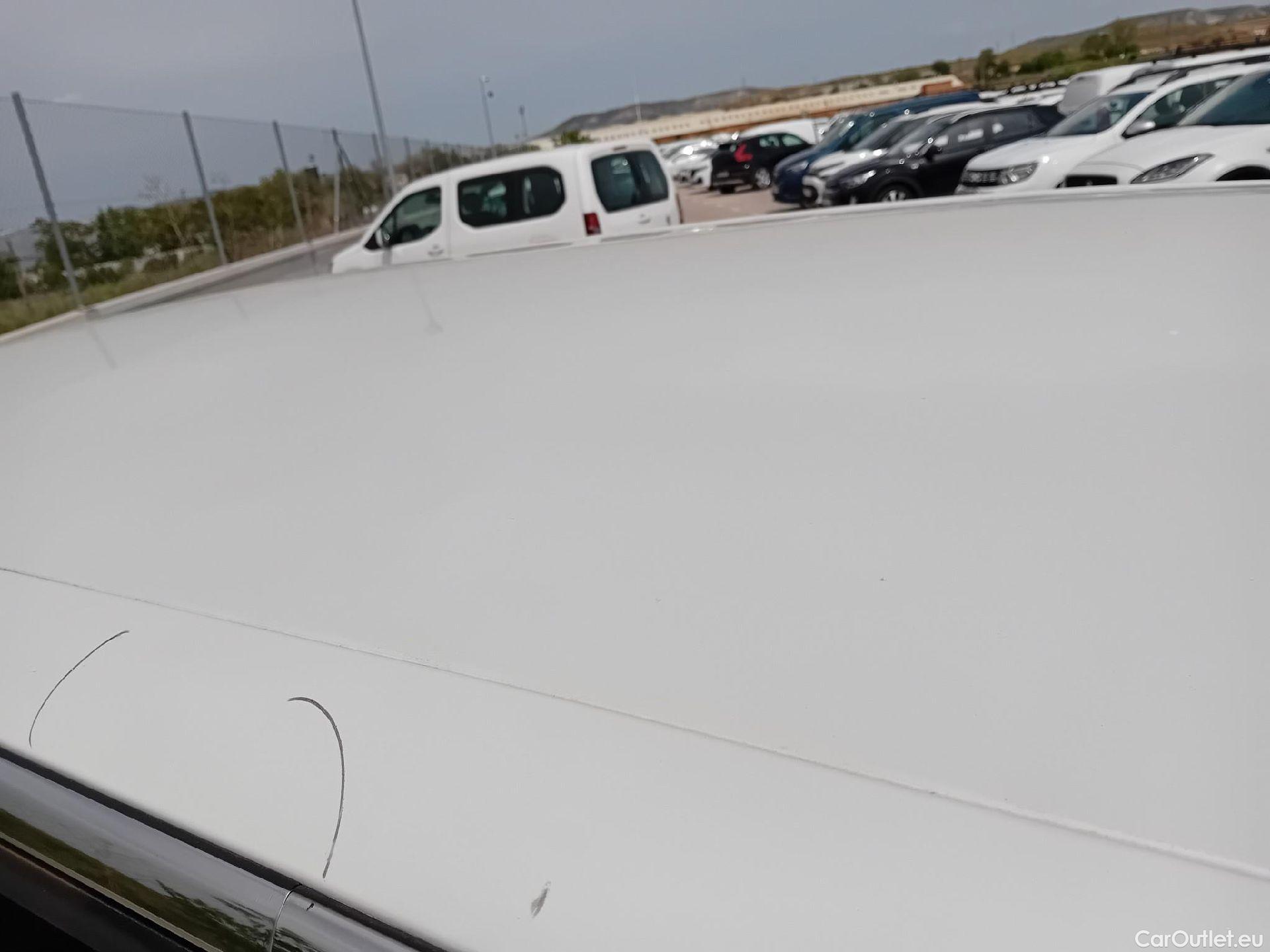  Peugeot  5008 PEUGEOT  / 2020 / 5P / todoterreno 1.2 PureTech 96KW S&S Active Pack EAT8 #25