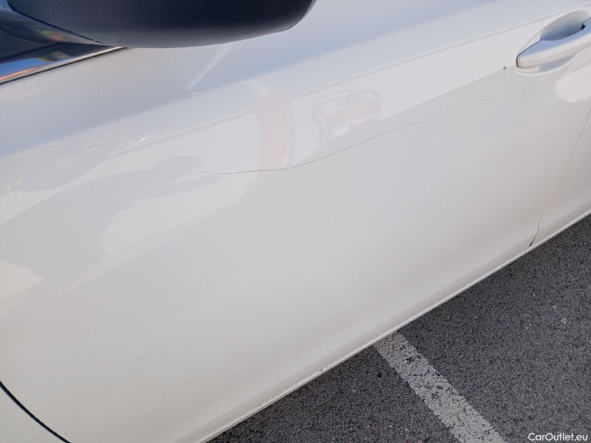  Peugeot  308 PEUGEOT  / 2017 / 5P / berlina con portón 5p Allure PureTech 130 S&S (CX) #22