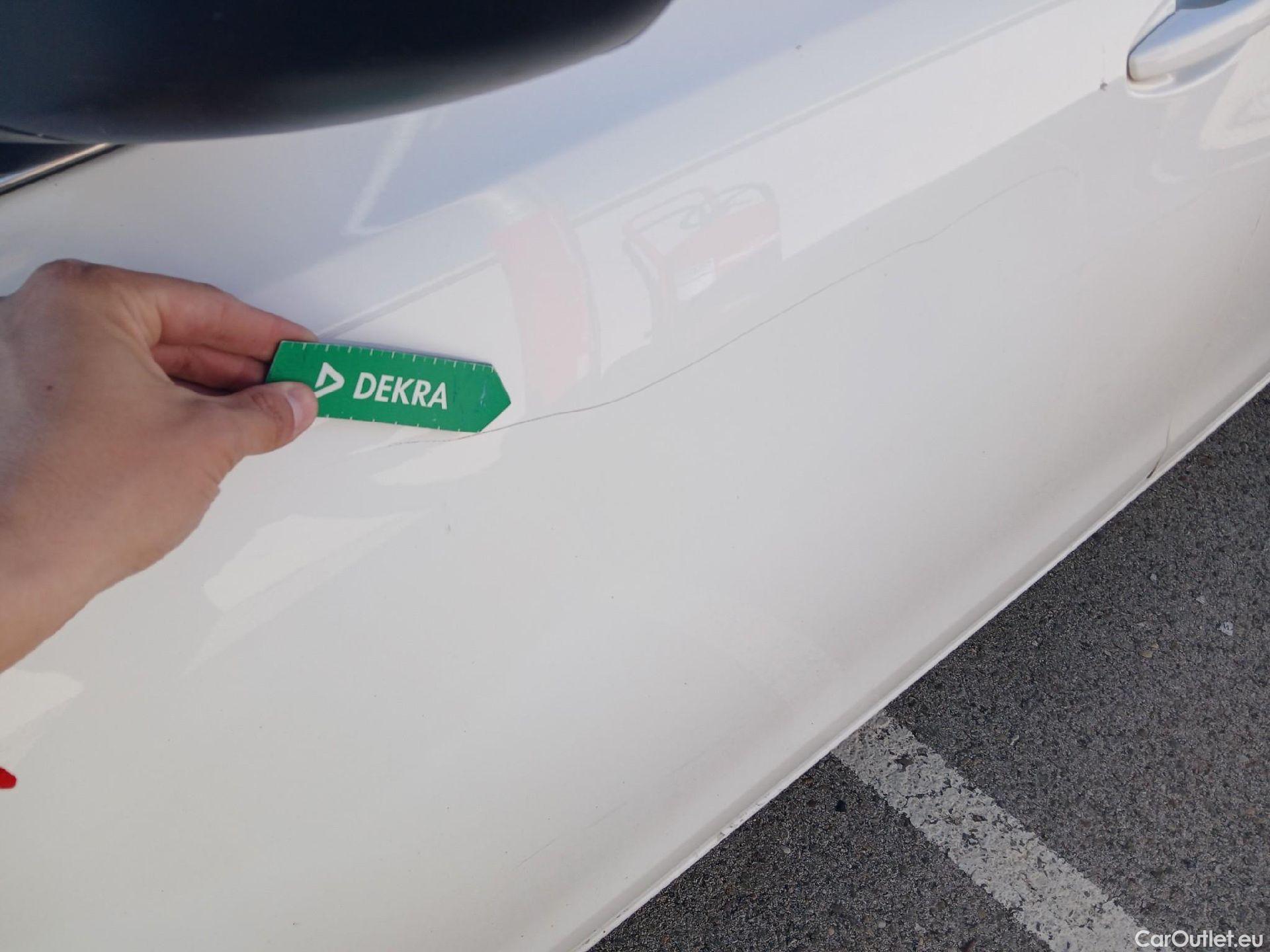  Peugeot  308 PEUGEOT  / 2017 / 5P / berlina con portón 5p Allure PureTech 130 S&S (CX) #23