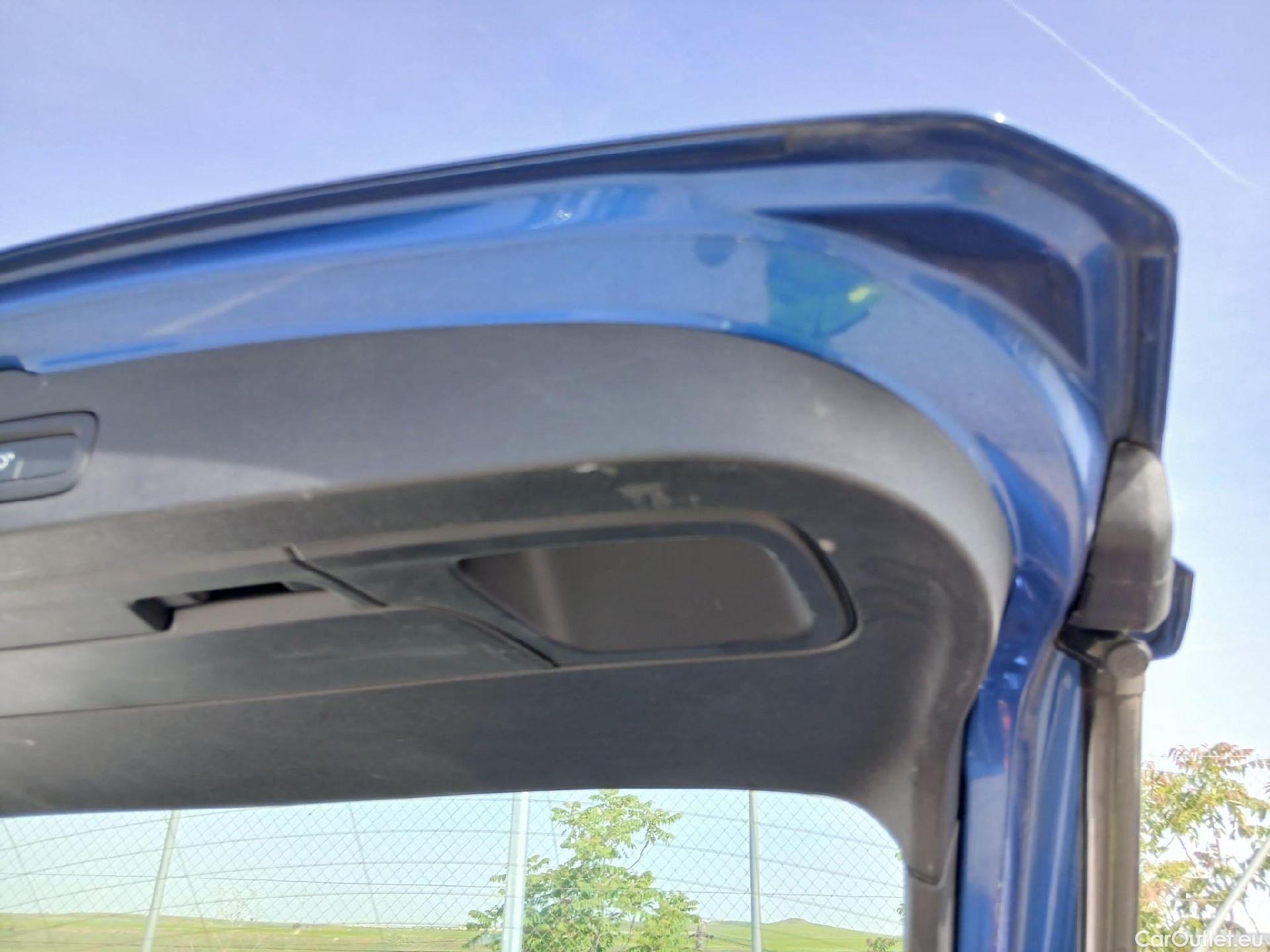  Volvo  V60 VOLVO  / 2018 / 5P / familiar 2.0 D4 R-Design Auto #37