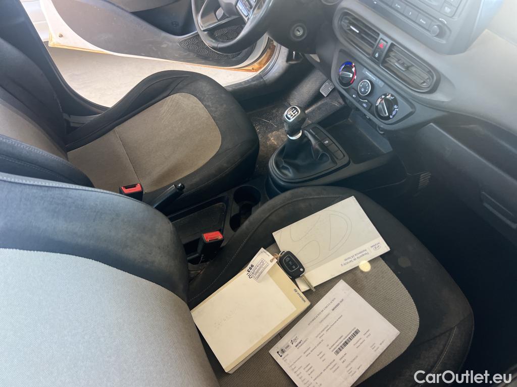  Hyundai  i10 HYUNDAI  / 2020 / 5P / berlina con portón 1.0 Essence #22