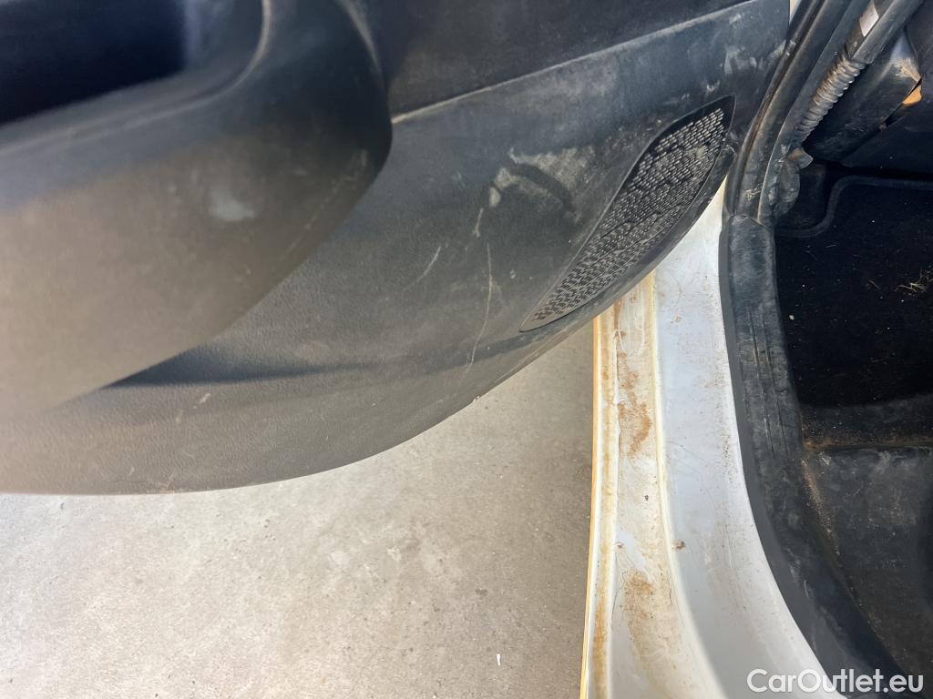  Hyundai  i10 HYUNDAI  / 2020 / 5P / berlina con portón 1.0 Essence #14