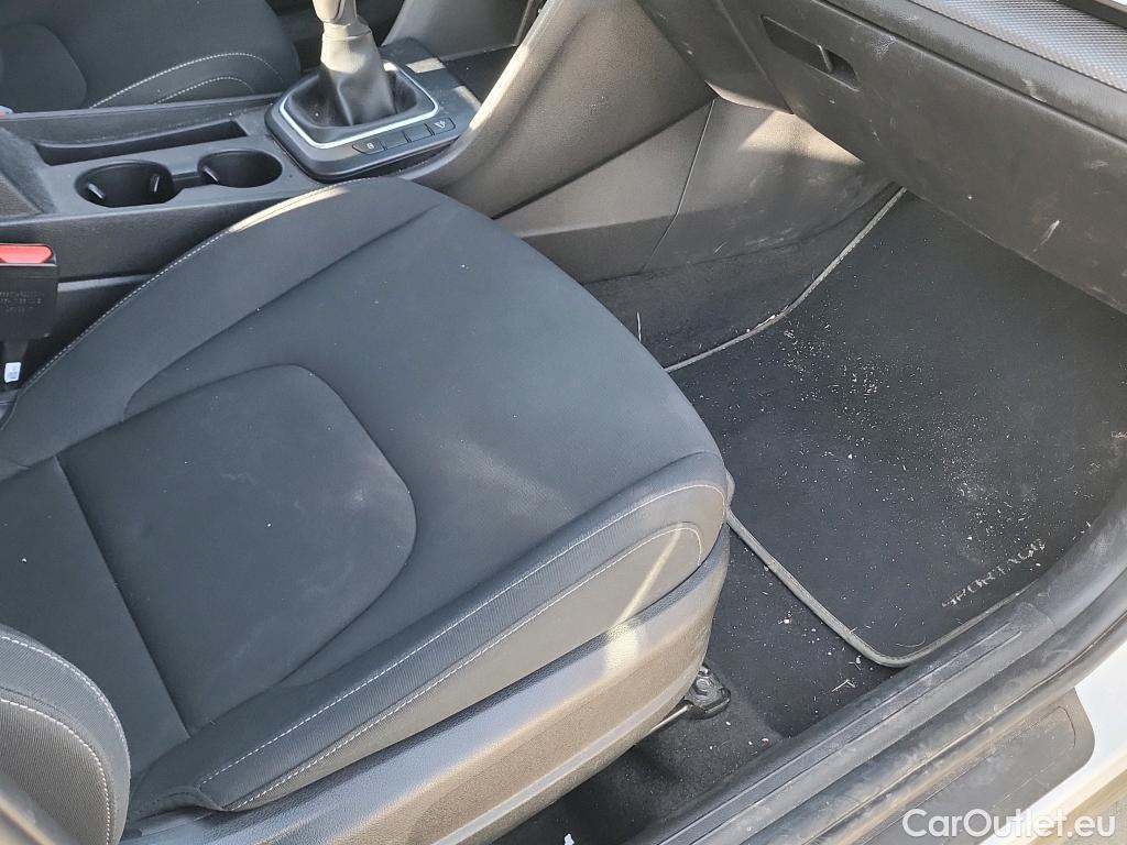  KIA  Sportage KIA  / 2022 / 5P / todoterreno 1.6 CRDi MHEV 100kW (136CV) Concept 4X2 #17