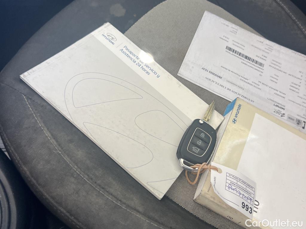  Hyundai  i10 HYUNDAI  / 2020 / 5P / berlina con portón 1.0 Essence #2