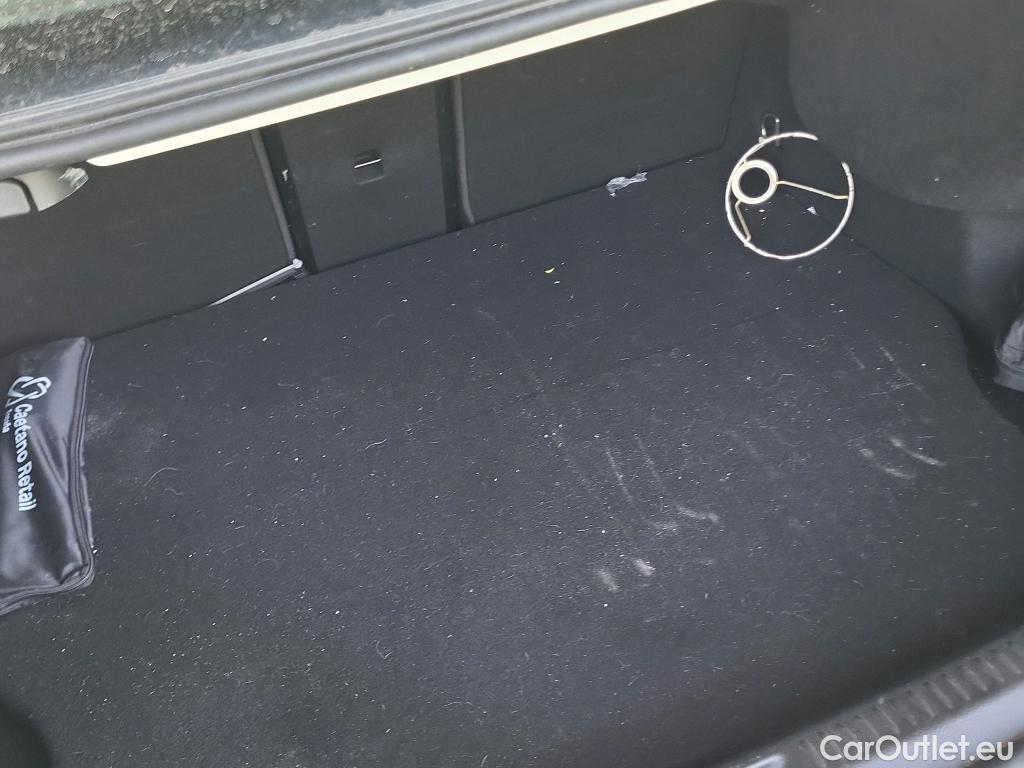  Mercedes  A-Klasse MERCEDES-BENZ Clase A / 2018 / 4P / sedán Sedán A 250 e #21