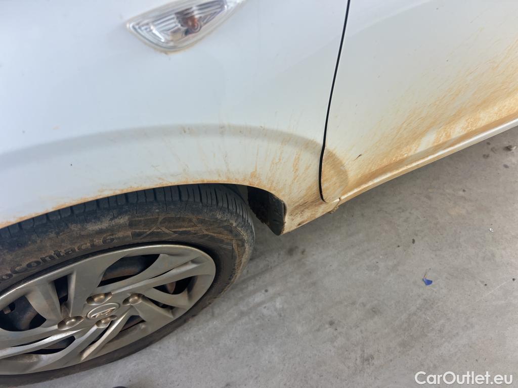  Hyundai  i10 HYUNDAI  / 2020 / 5P / berlina con portón 1.0 Essence #5