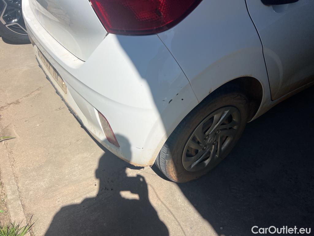  Hyundai  i10 HYUNDAI  / 2020 / 5P / berlina con portón 1.0 Essence #16