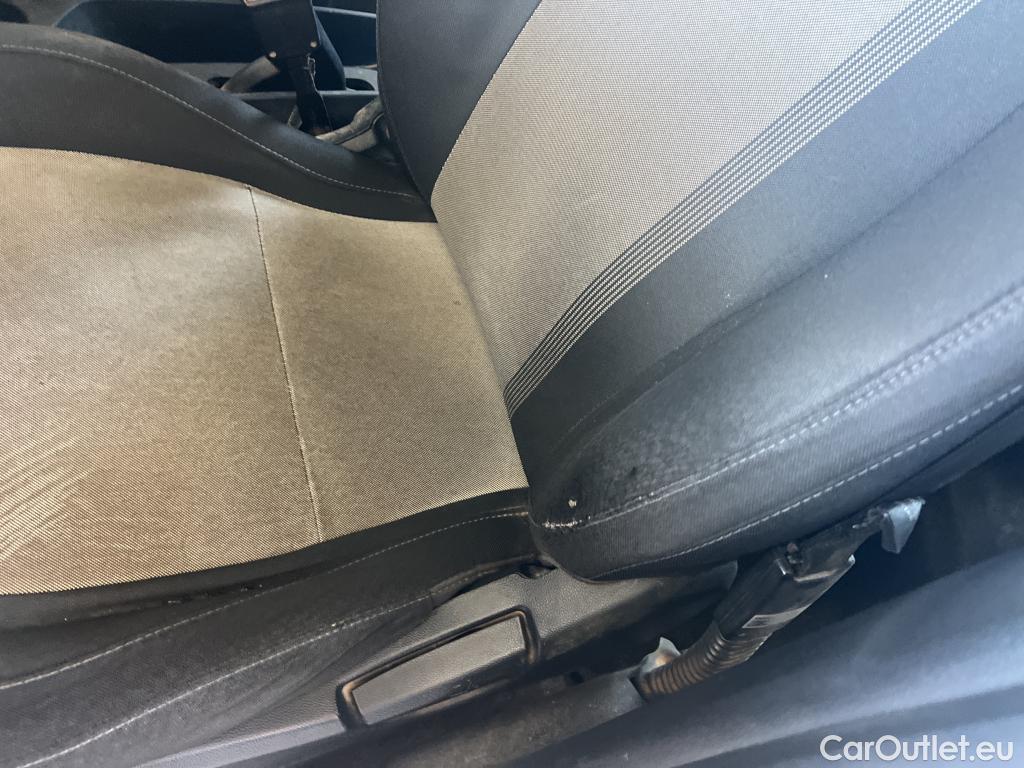  Hyundai  i10 HYUNDAI  / 2020 / 5P / berlina con portón 1.0 Essence #10