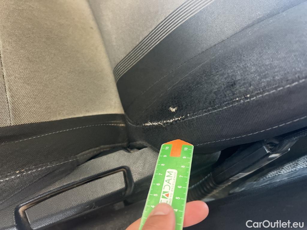  Hyundai  i10 HYUNDAI  / 2020 / 5P / berlina con portón 1.0 Essence #11